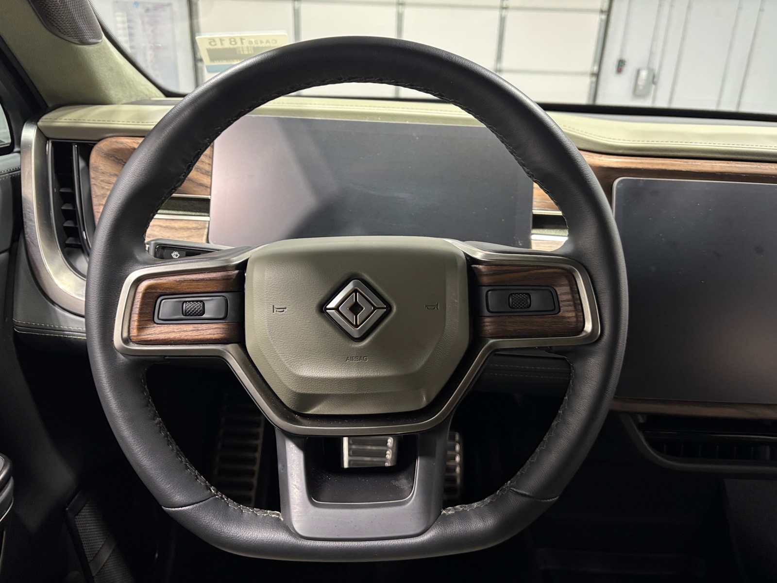 Thumbnail: 2024 Rivian R1S - 4
