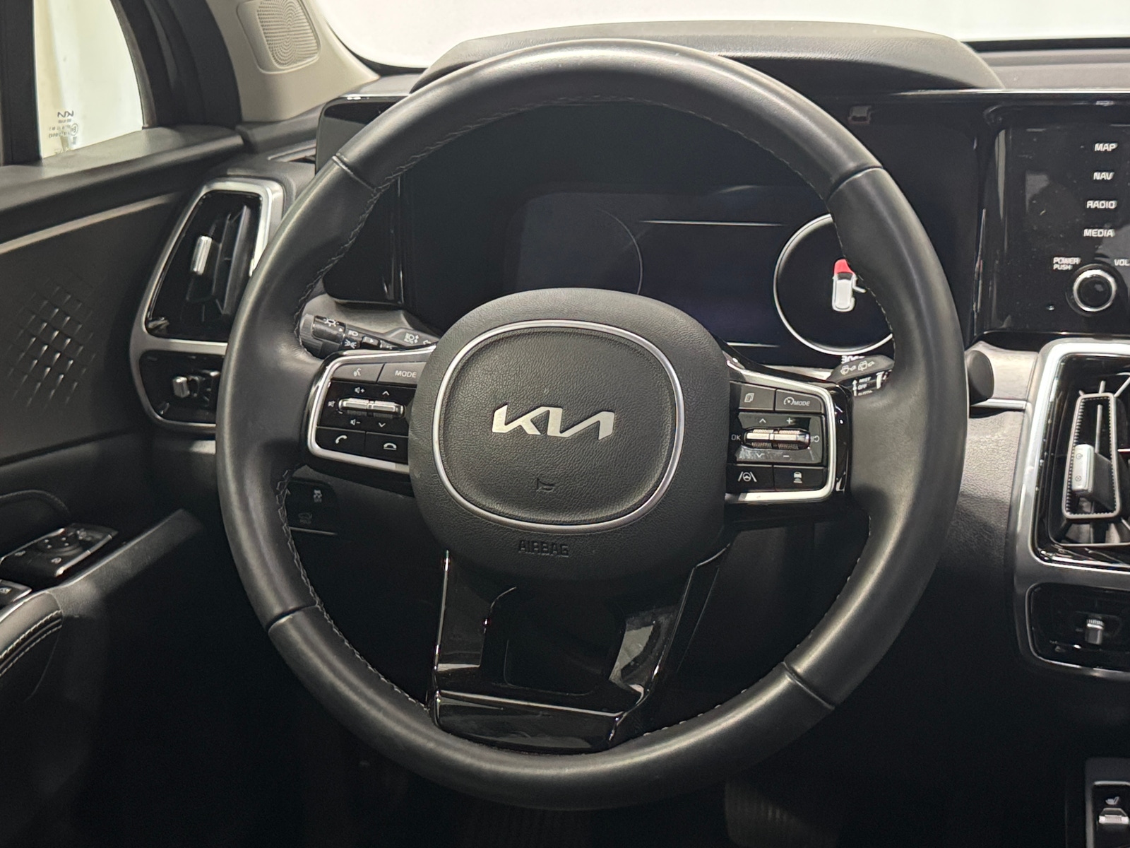 Thumbnail: 2023 Kia Sorento - 4