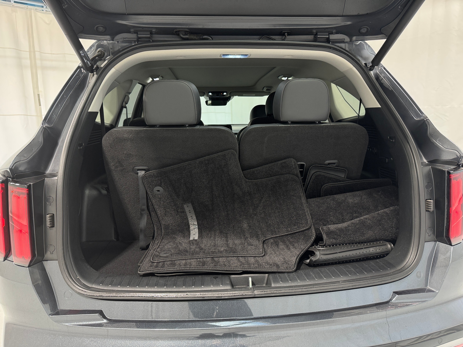 Thumbnail: 2023 Kia Sorento - 6