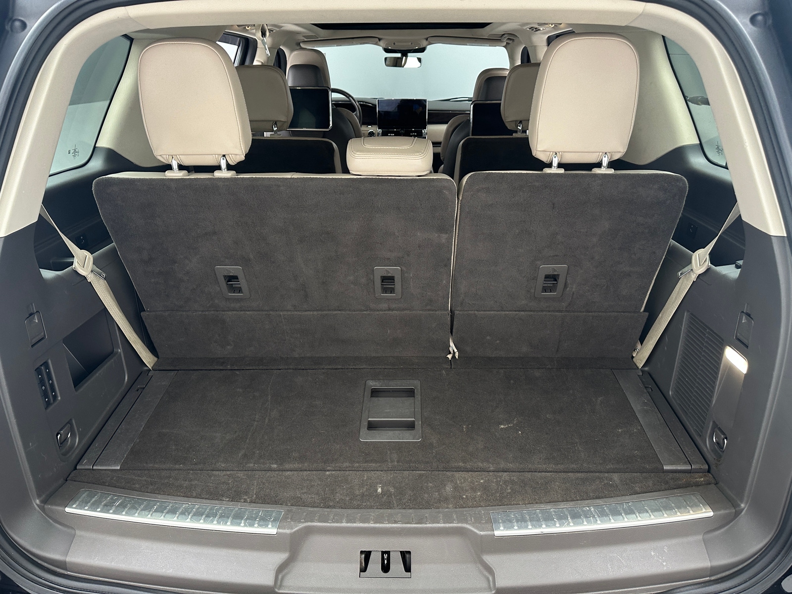 Thumbnail: 2022 Lincoln Navigator - 6