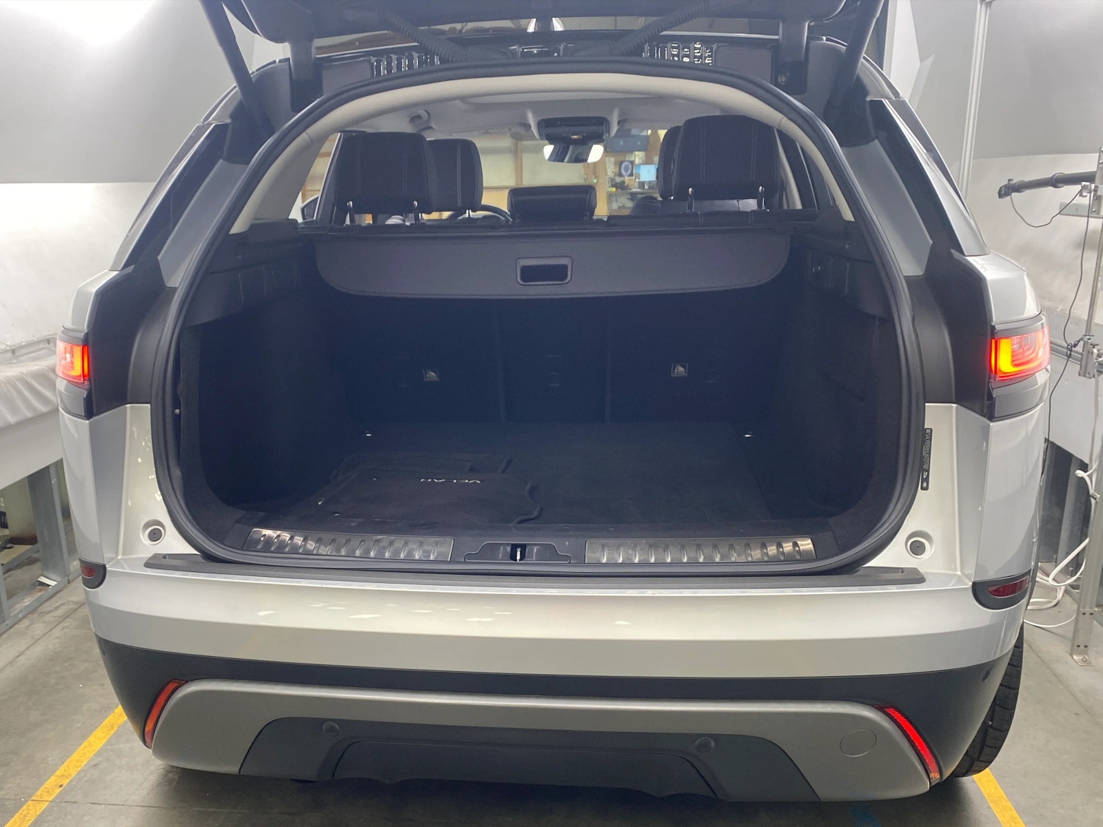 Thumbnail: 2018 Land Rover Range Rover Velar - 6