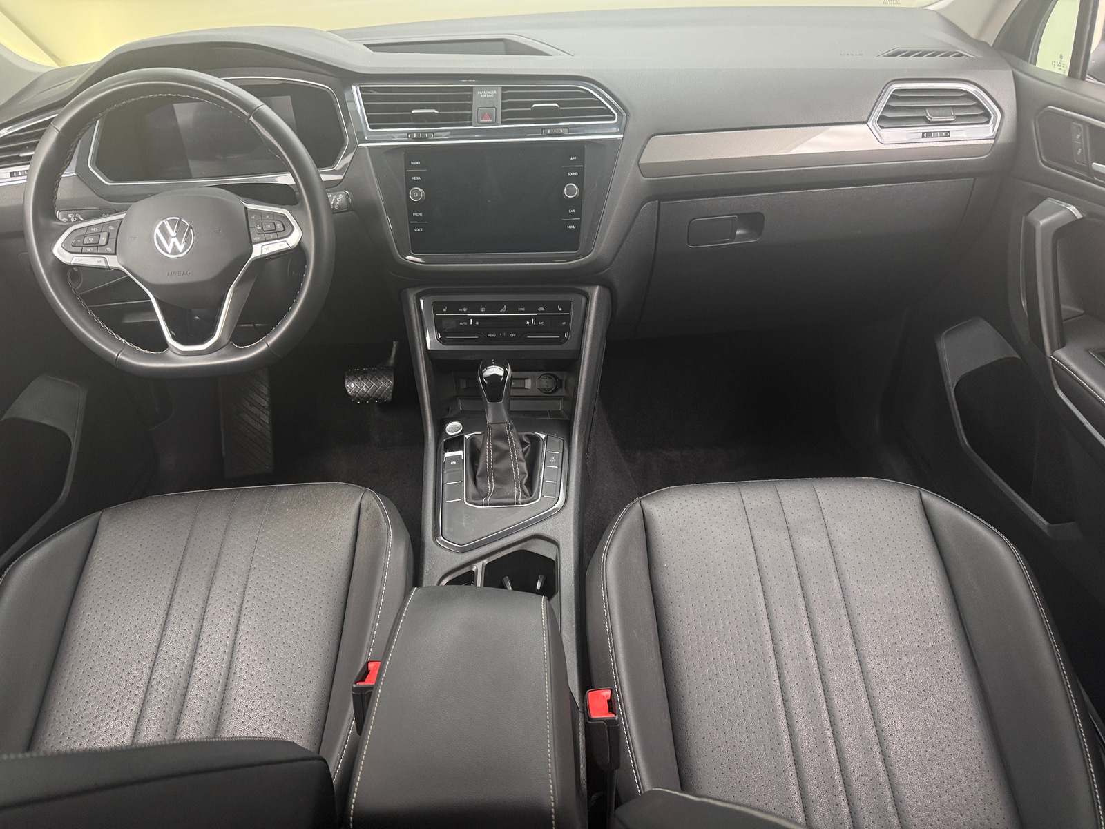 Thumbnail: 2023 Volkswagen Tiguan - 2