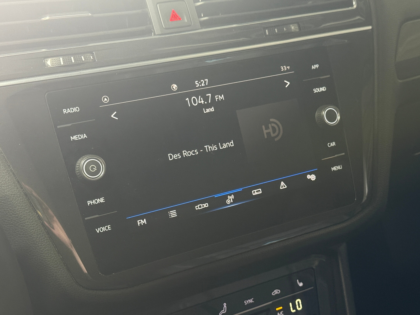 Thumbnail: 2023 Volkswagen Tiguan - 3