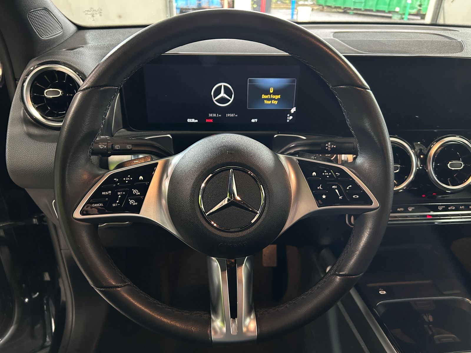 Thumbnail: 2025 Mercedes-Benz GLB - 4