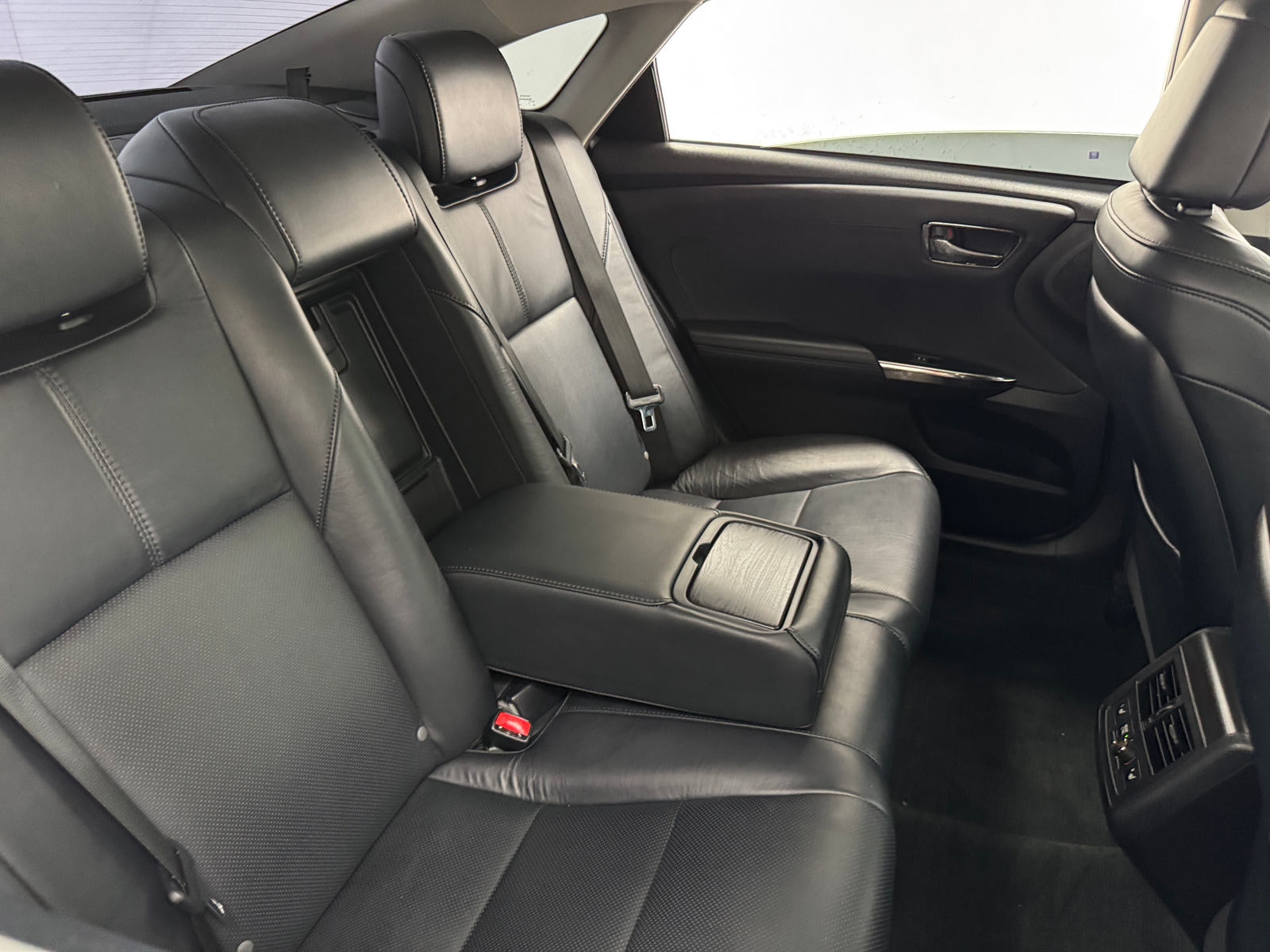 Thumbnail: 2017 Toyota Avalon - 5