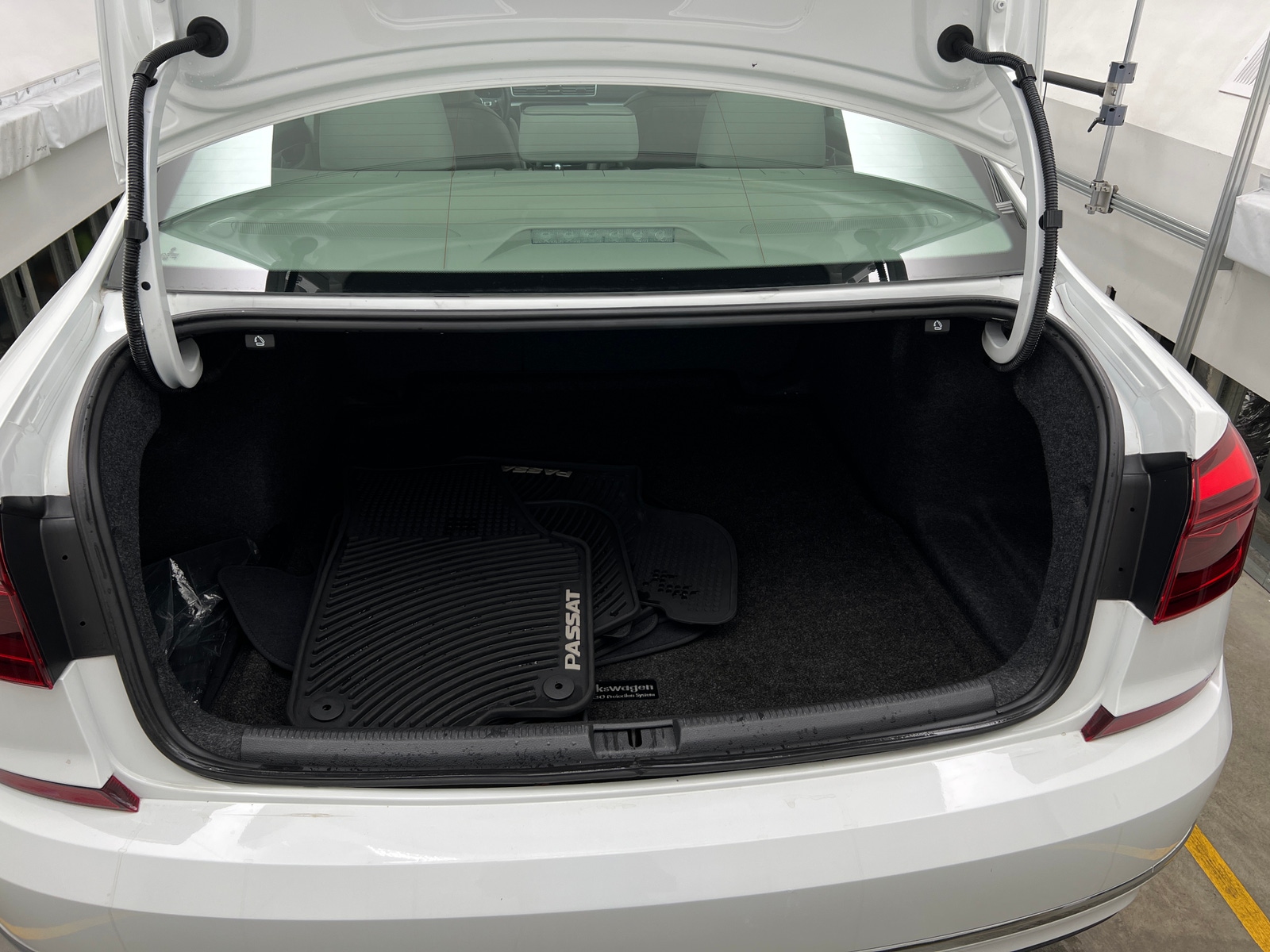 Thumbnail: 2018 Volkswagen Passat - 6