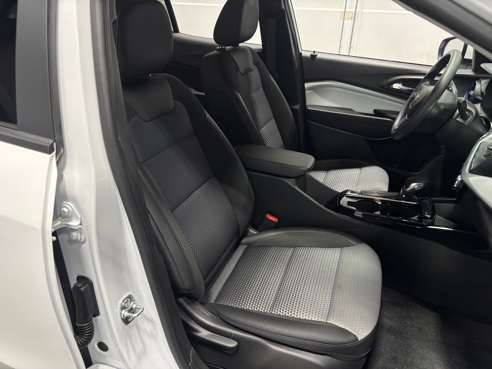 Thumbnail: 2025 Chevrolet Trax - 2