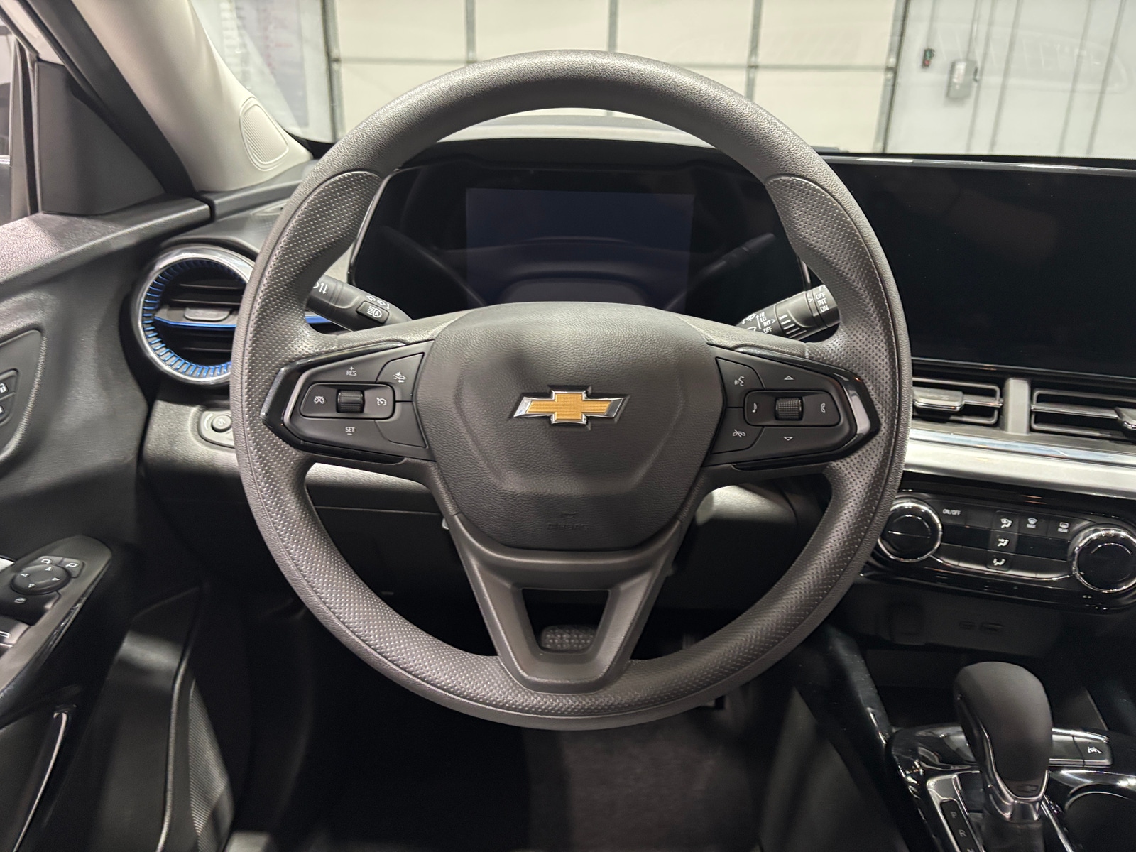 Thumbnail: 2025 Chevrolet Trax - 5