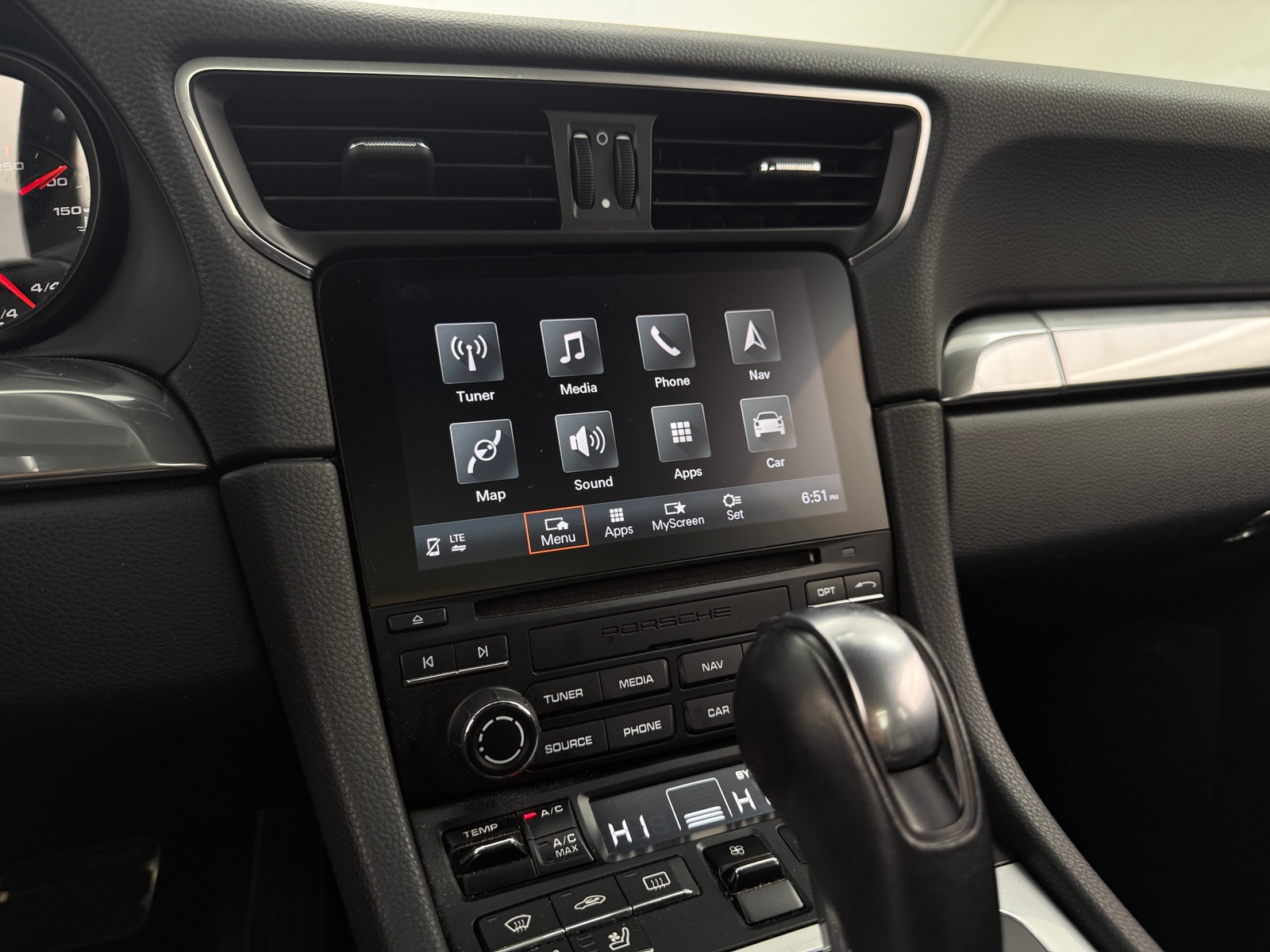 Thumbnail: 2018 Porsche 911 - 2