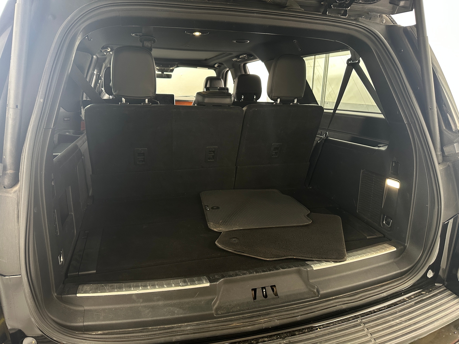 Thumbnail: 2018 Lincoln Navigator L - 6