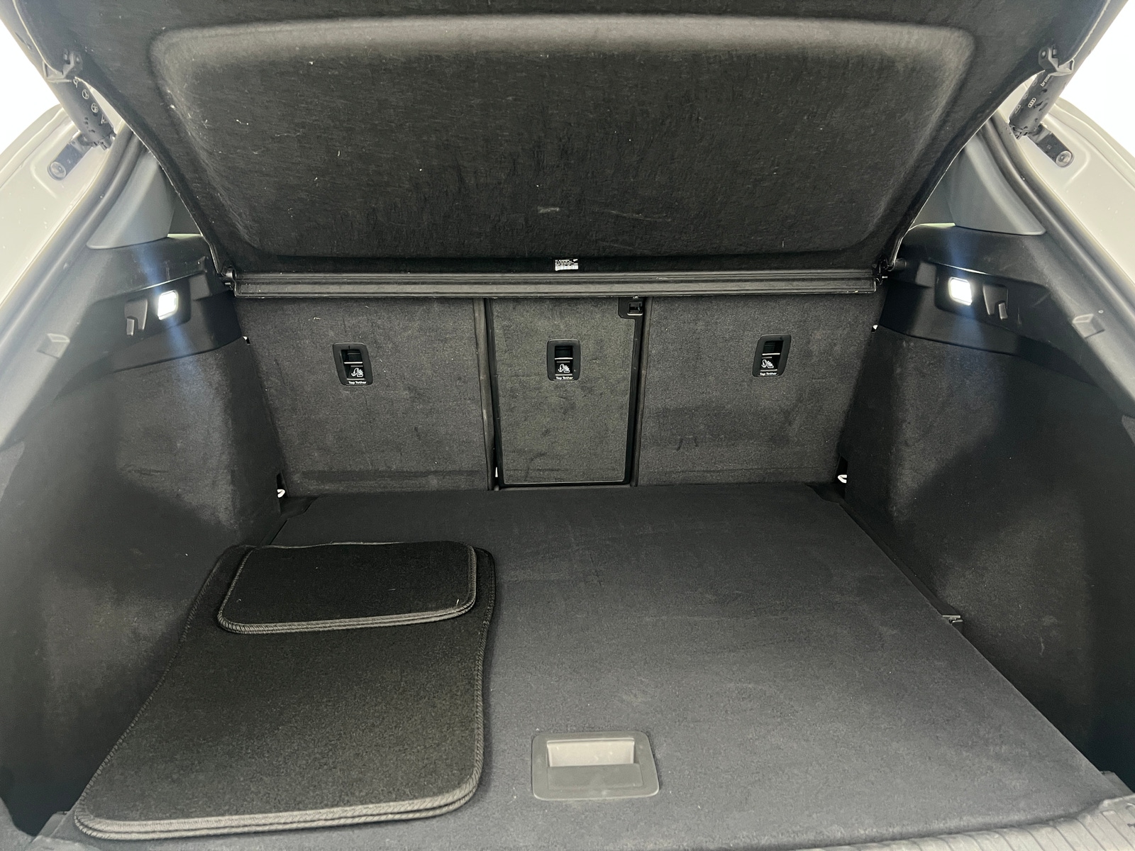 Thumbnail: 2023 Audi Q4 e-tron - 6