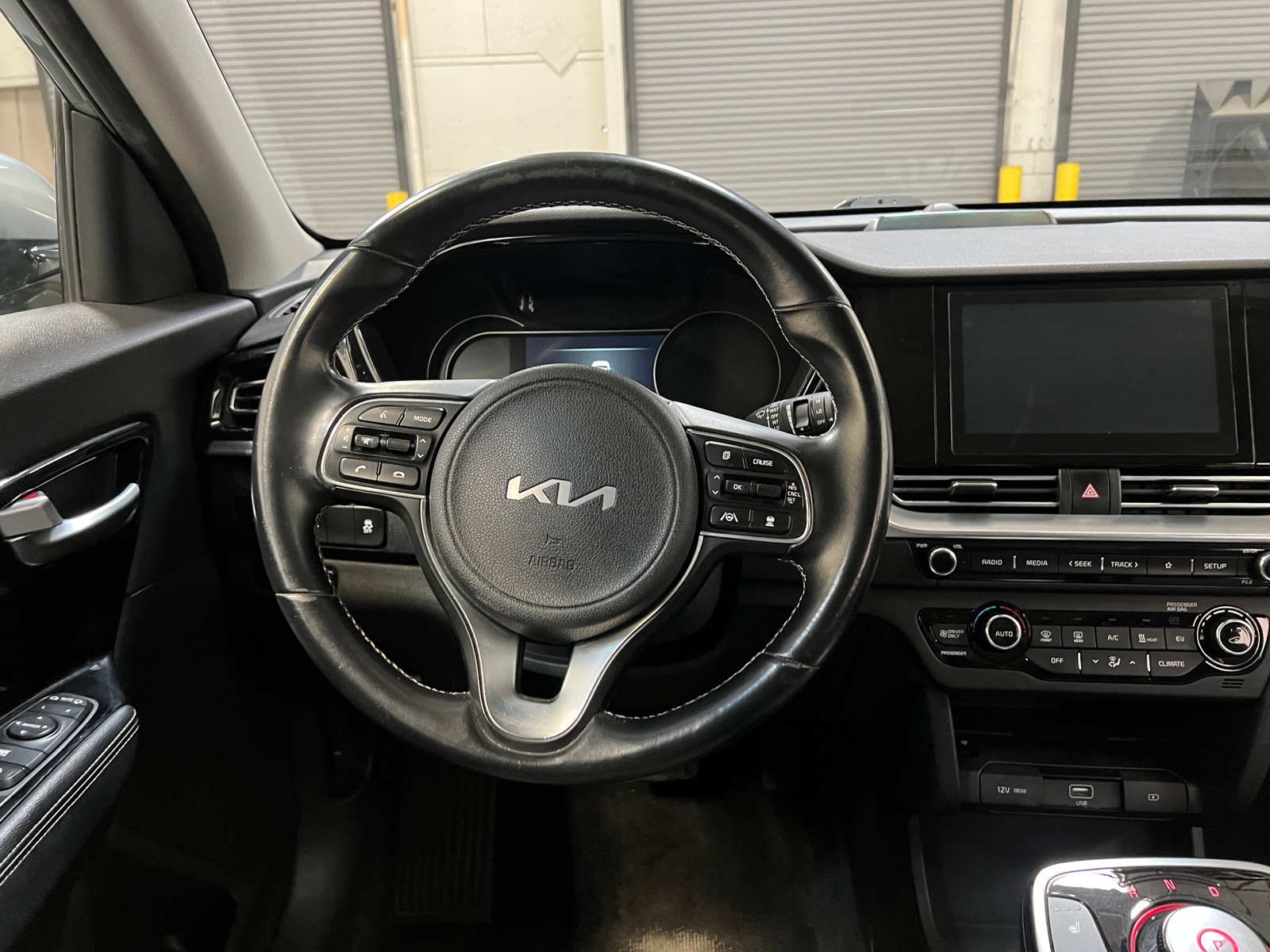 Thumbnail: 2022 Kia Niro - 4