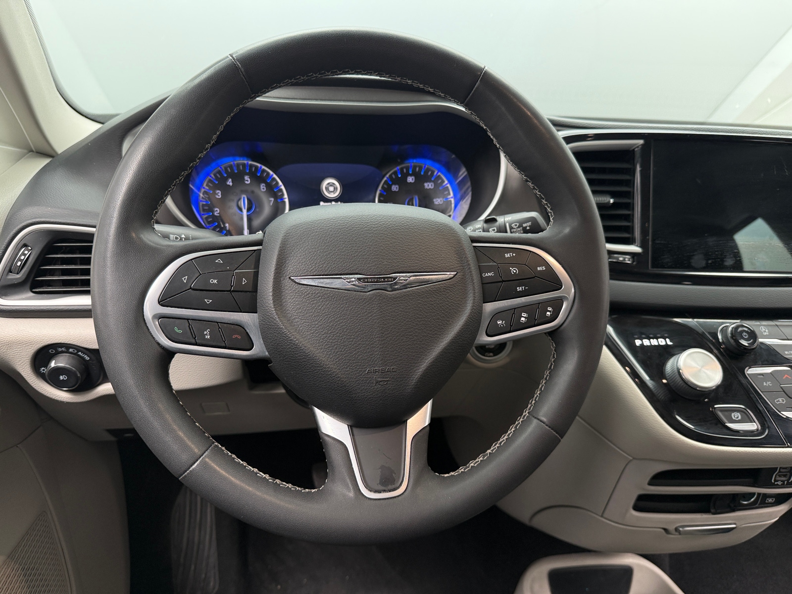 Thumbnail: 2022 Chrysler Pacifica - 4