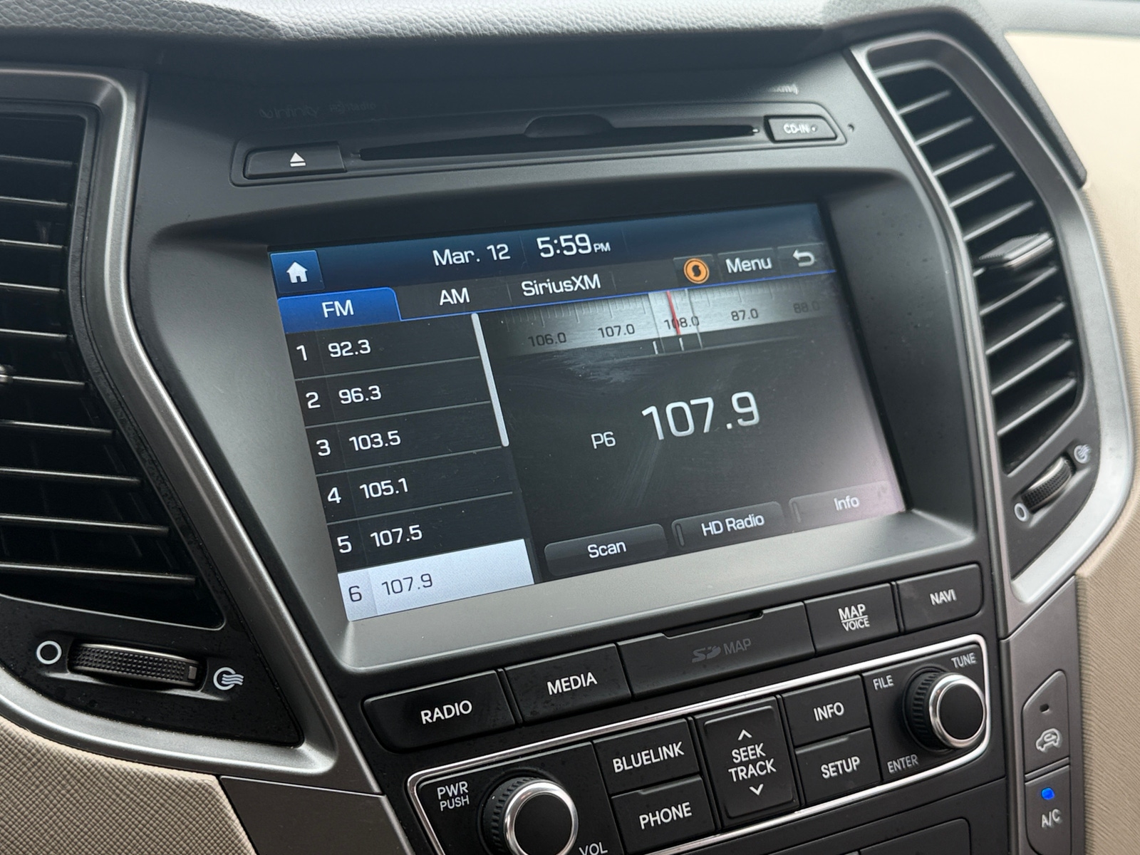 Thumbnail: 2017 Hyundai Santa Fe - 3