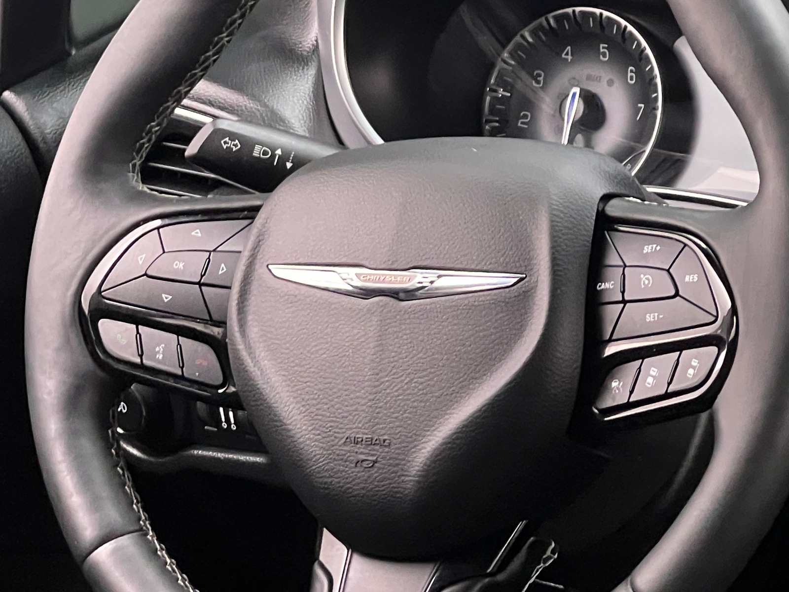 Thumbnail: 2018 Chrysler Pacifica - 4