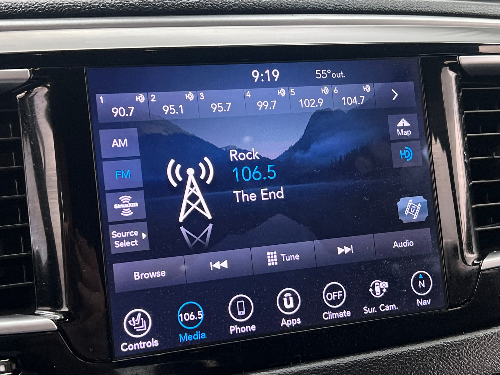 Thumbnail: 2018 Chrysler Pacifica - 3