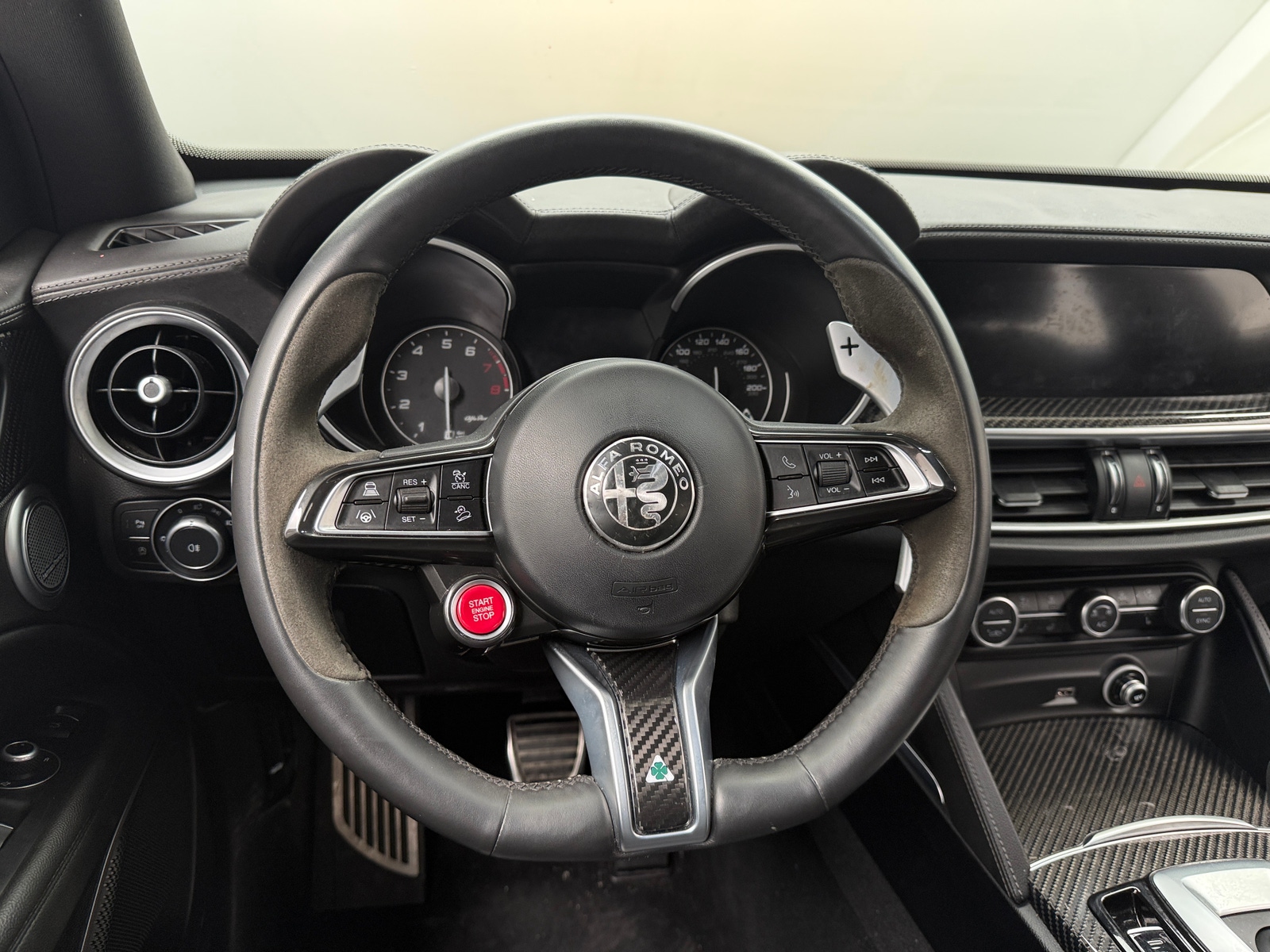 Thumbnail: 2023 Alfa Romeo Stelvio - 4