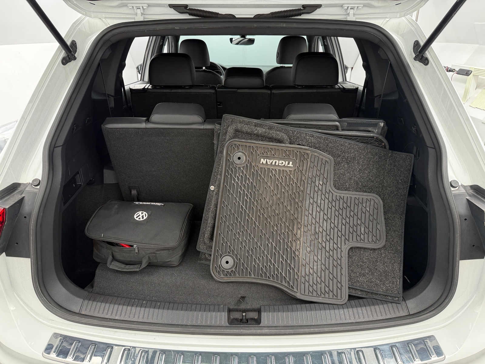 Thumbnail: 2020 Volkswagen Tiguan - 6