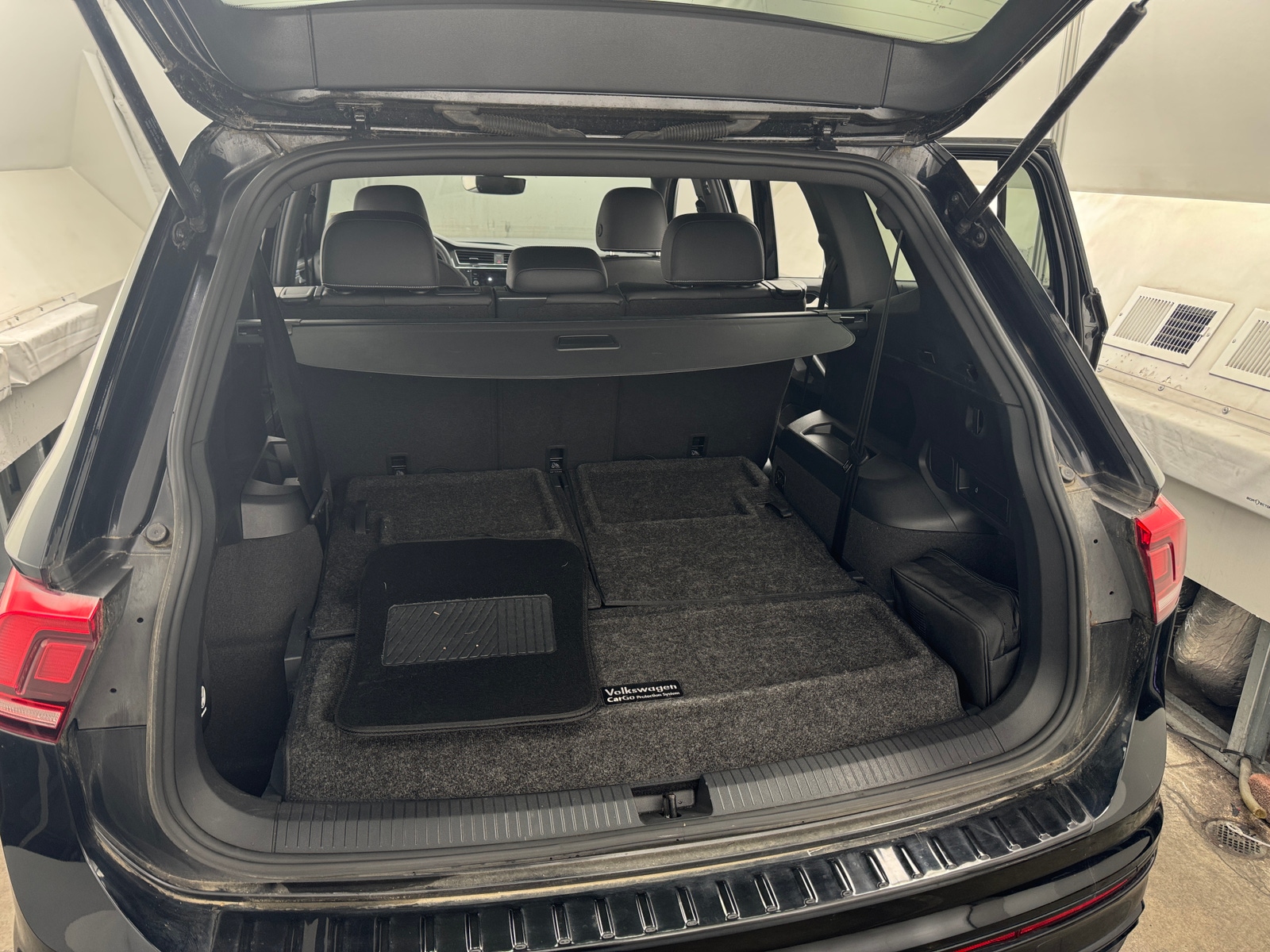 Thumbnail: 2023 Volkswagen Tiguan - 6