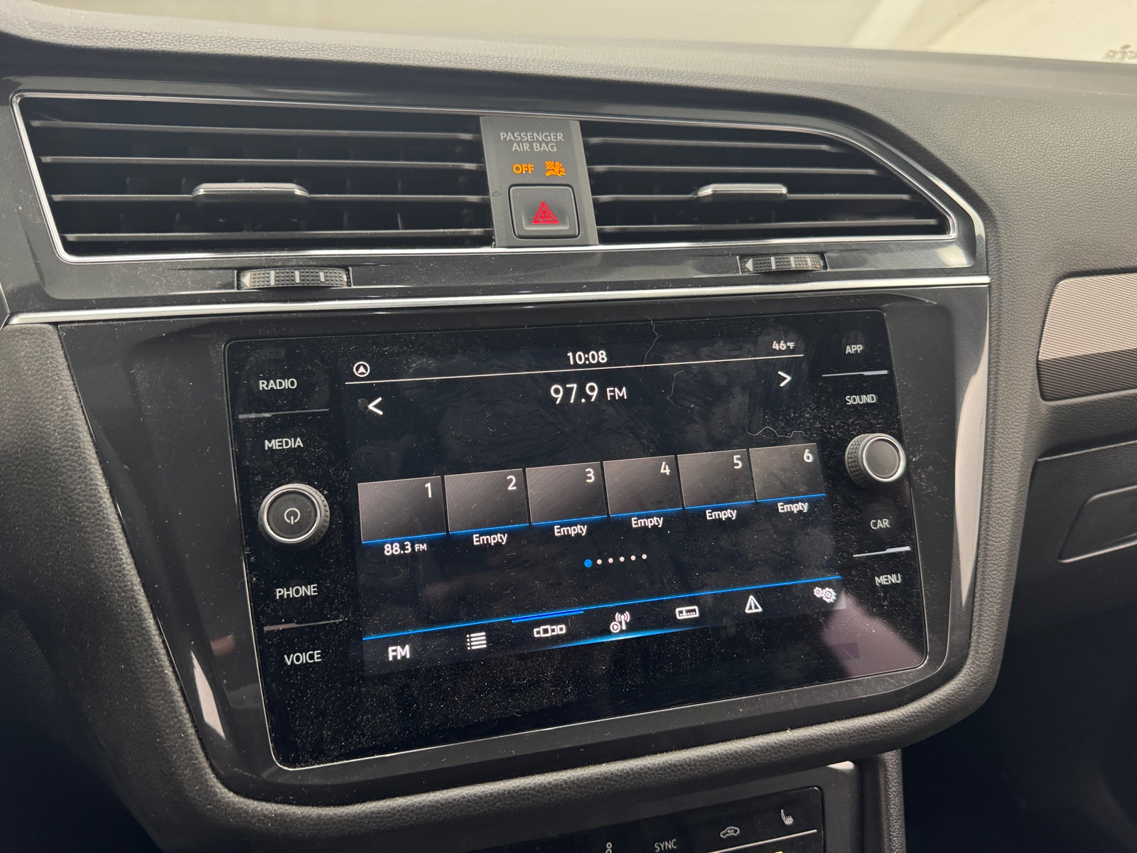 Thumbnail: 2023 Volkswagen Tiguan - 3