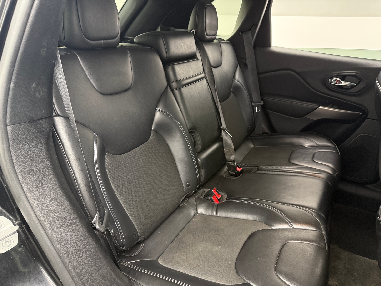 Thumbnail: 2019 Jeep Cherokee - 6