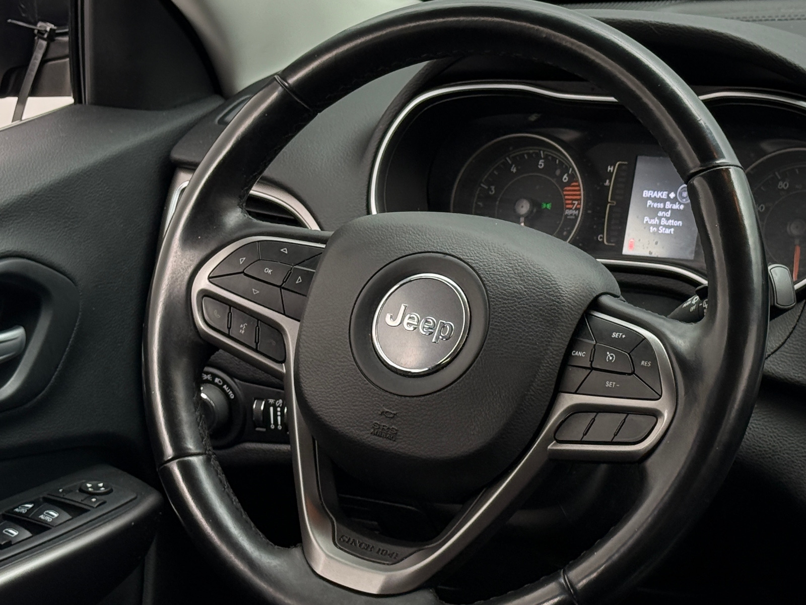 Thumbnail: 2019 Jeep Cherokee - 5