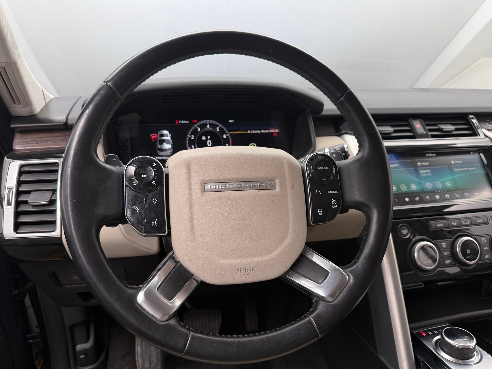 Thumbnail: 2020 Land Rover Discovery - 4