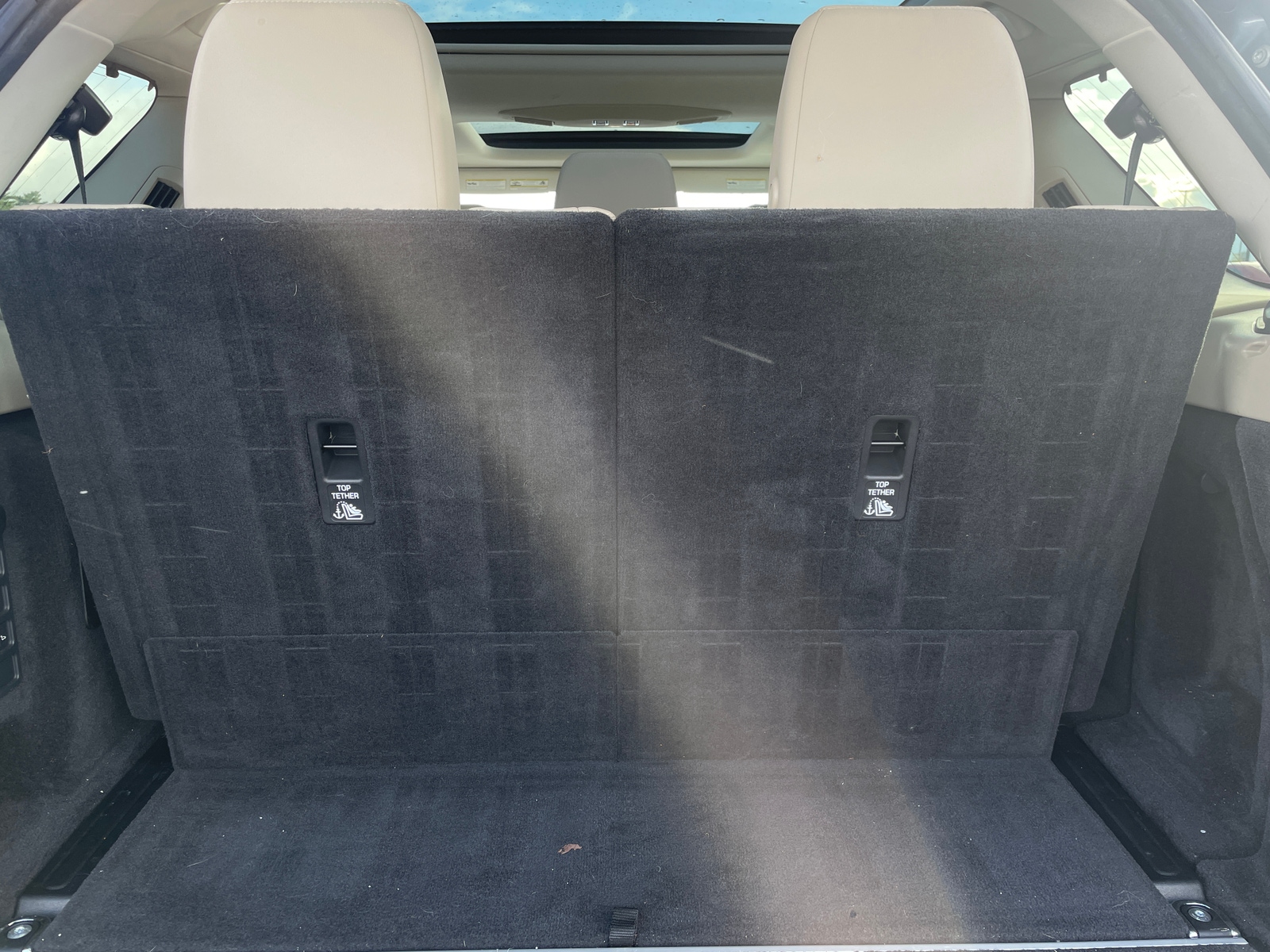 Thumbnail: 2020 Land Rover Discovery - 6