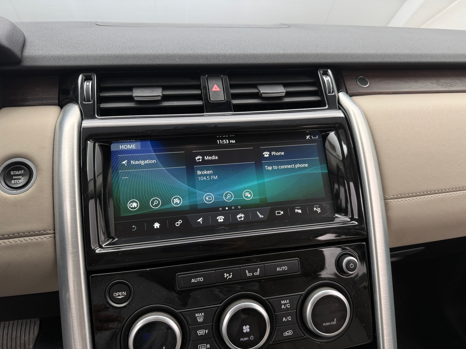 Thumbnail: 2020 Land Rover Discovery - 3