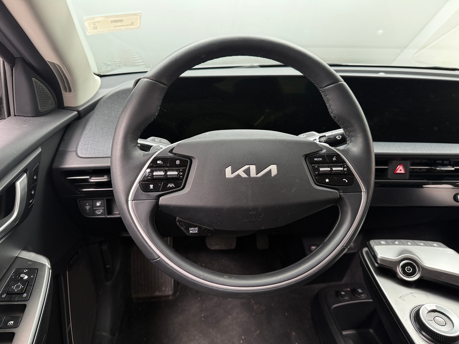 Thumbnail: 2022 Kia EV6 - 4