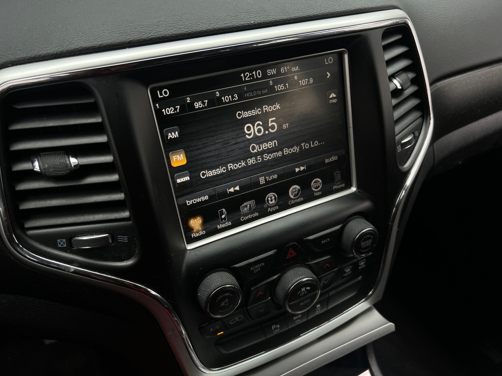 Thumbnail: 2015 Jeep Grand Cherokee - 4