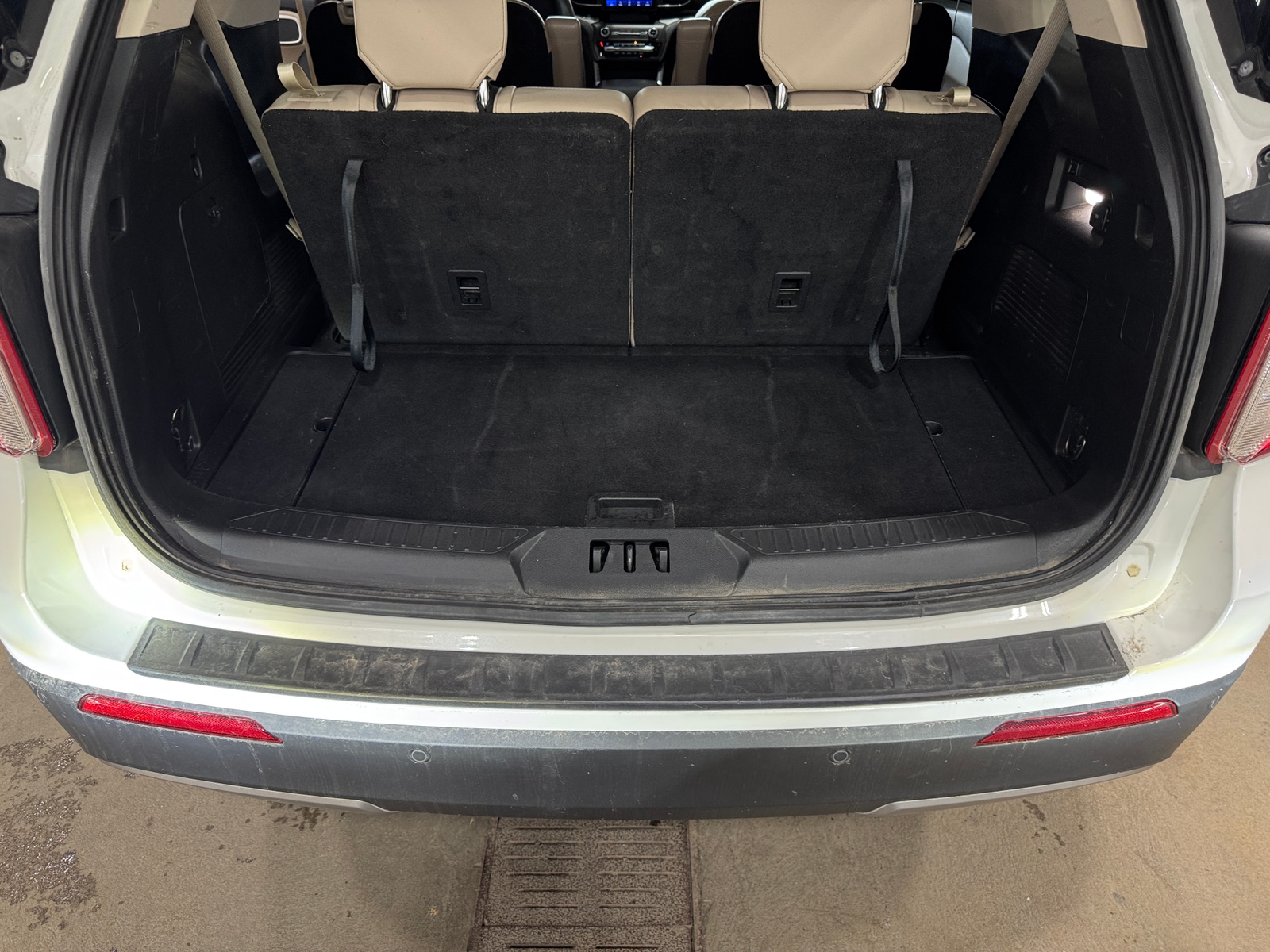 Thumbnail: 2020 Ford Explorer - 6