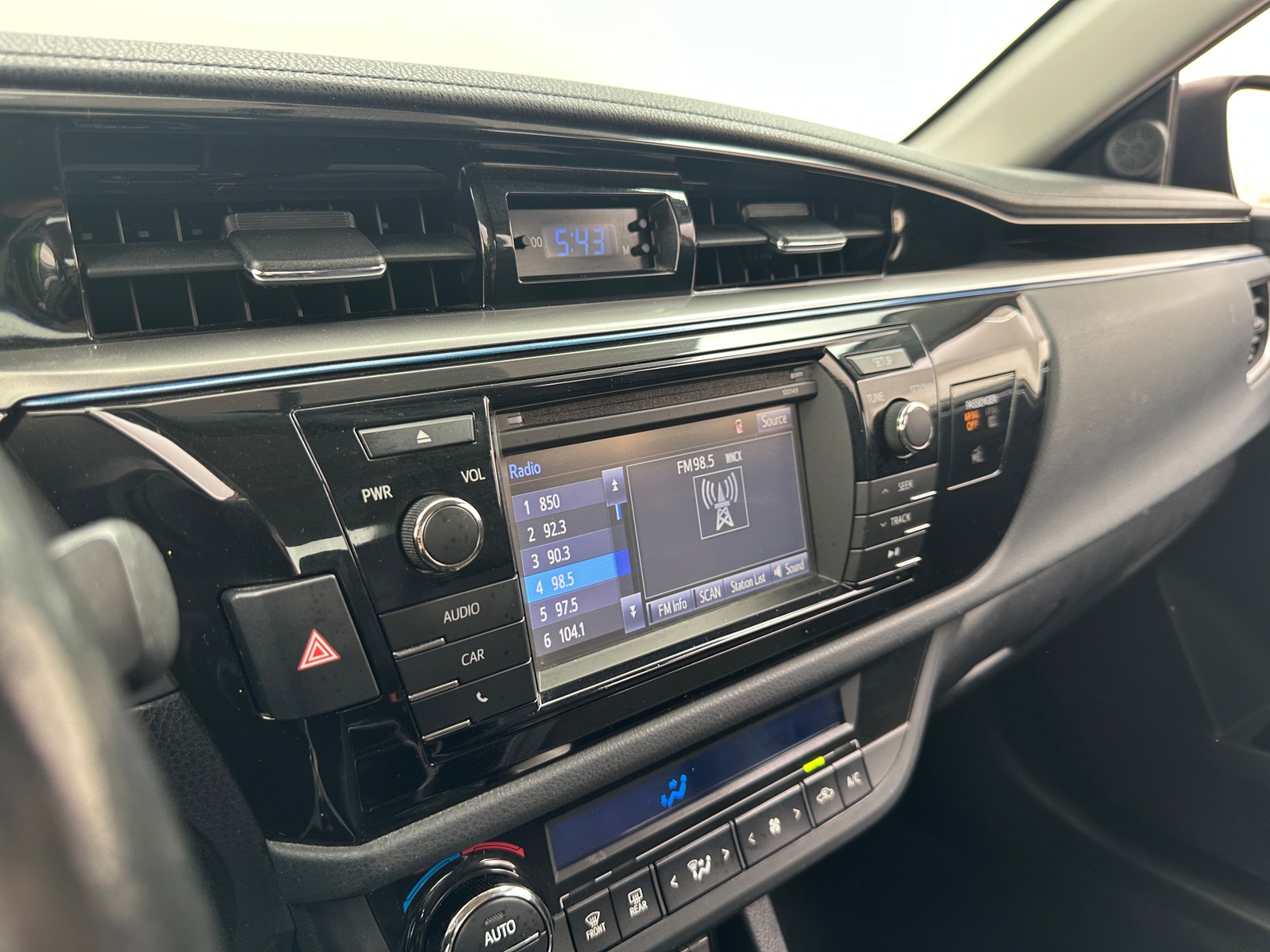 Thumbnail: 2014 Toyota Corolla - 4