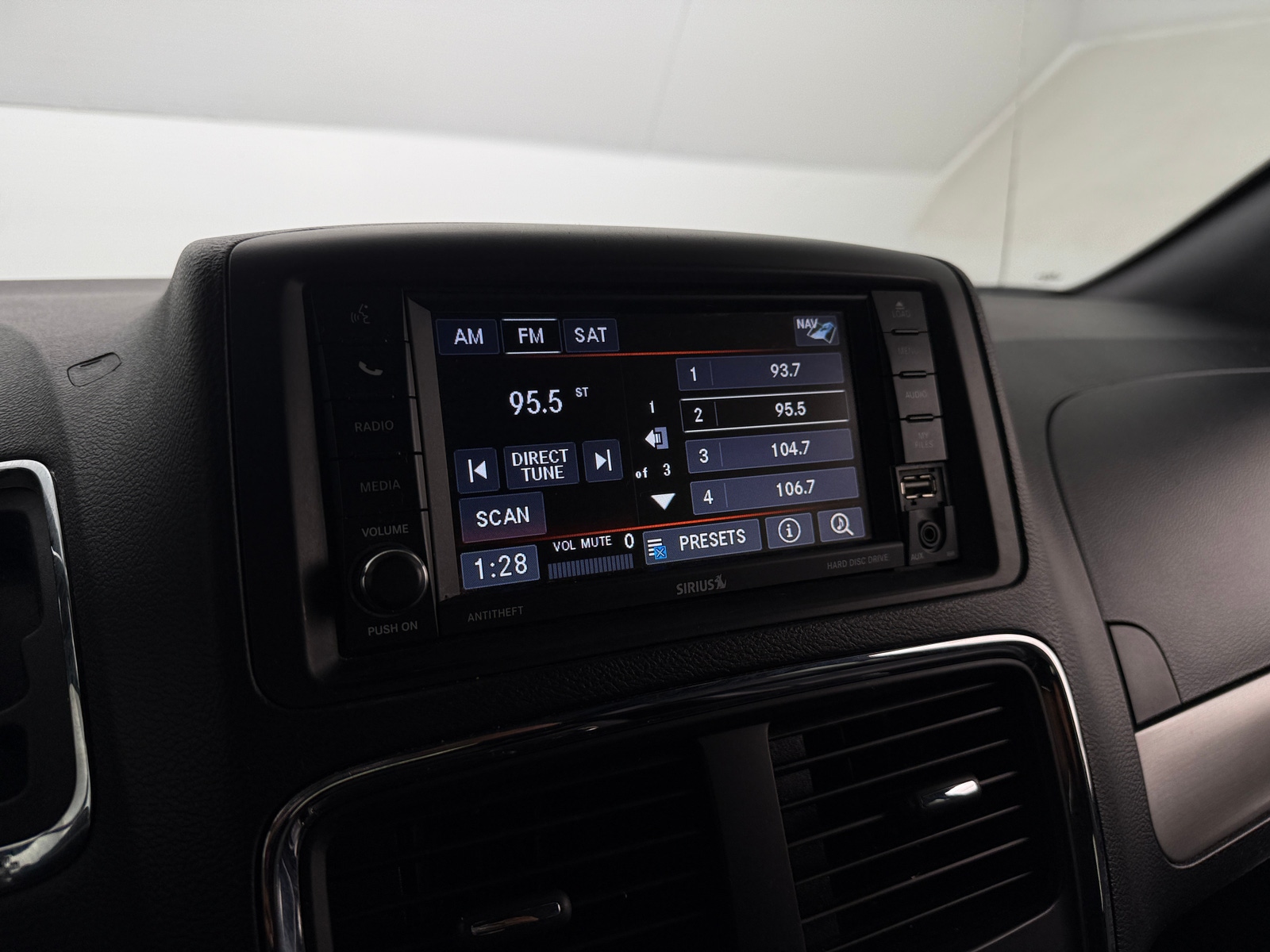 Thumbnail: 2019 Dodge Grand Caravan - 3