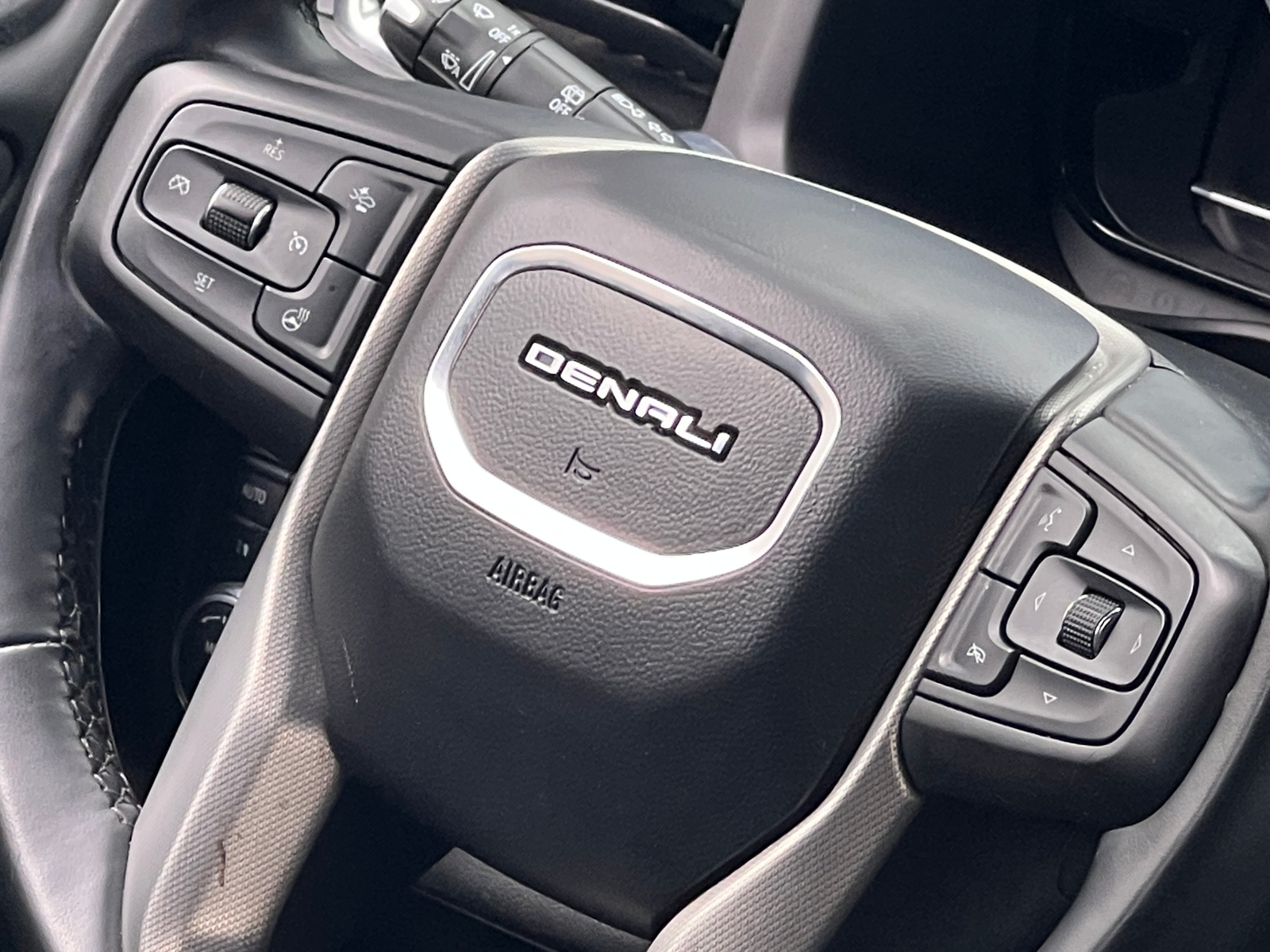 Thumbnail: 2023 GMC Yukon - 4