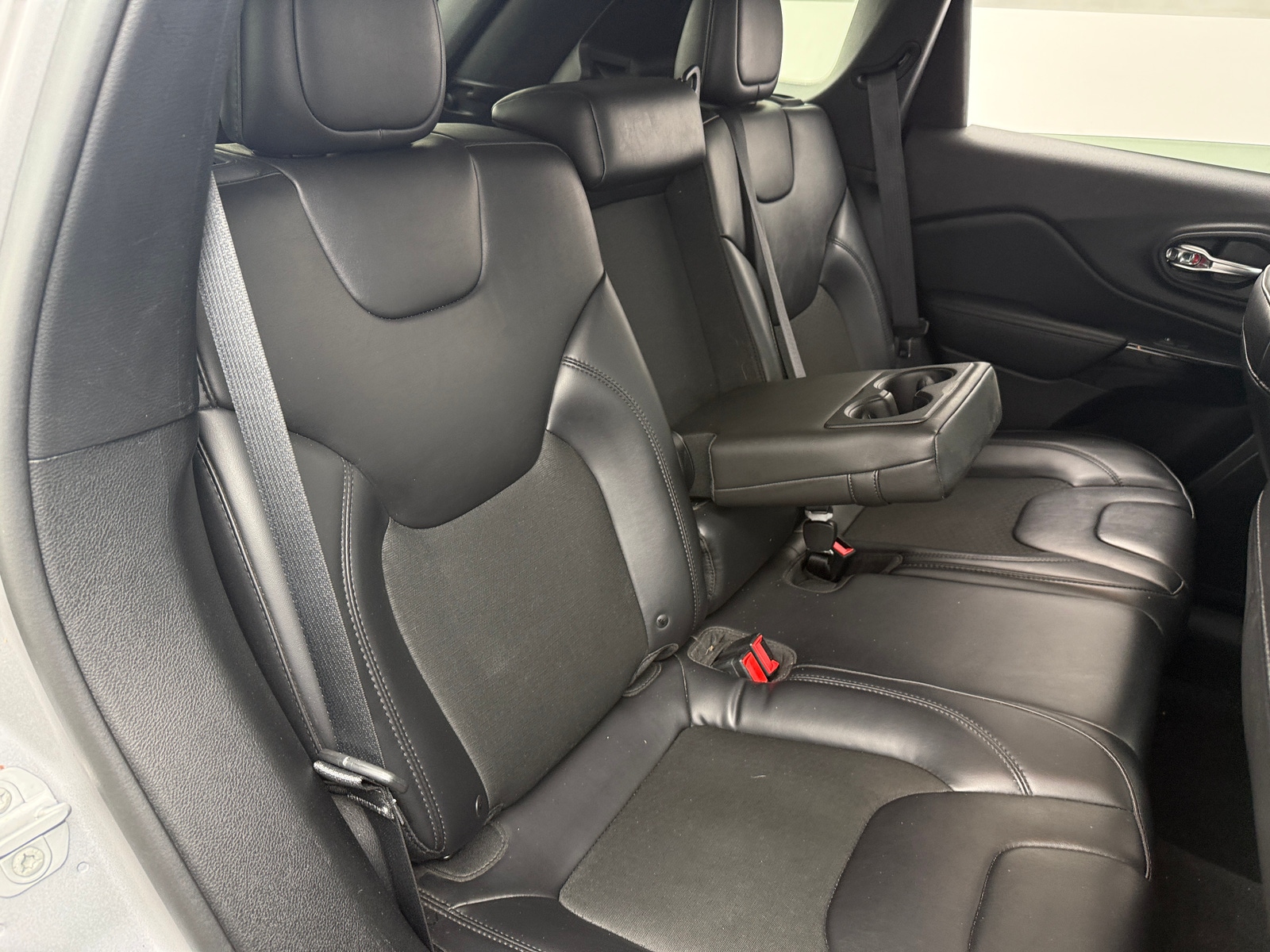 Thumbnail: 2019 Jeep Cherokee - 6