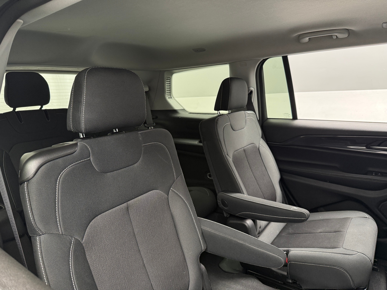 Thumbnail: 2023 Jeep Grand Cherokee L - 6