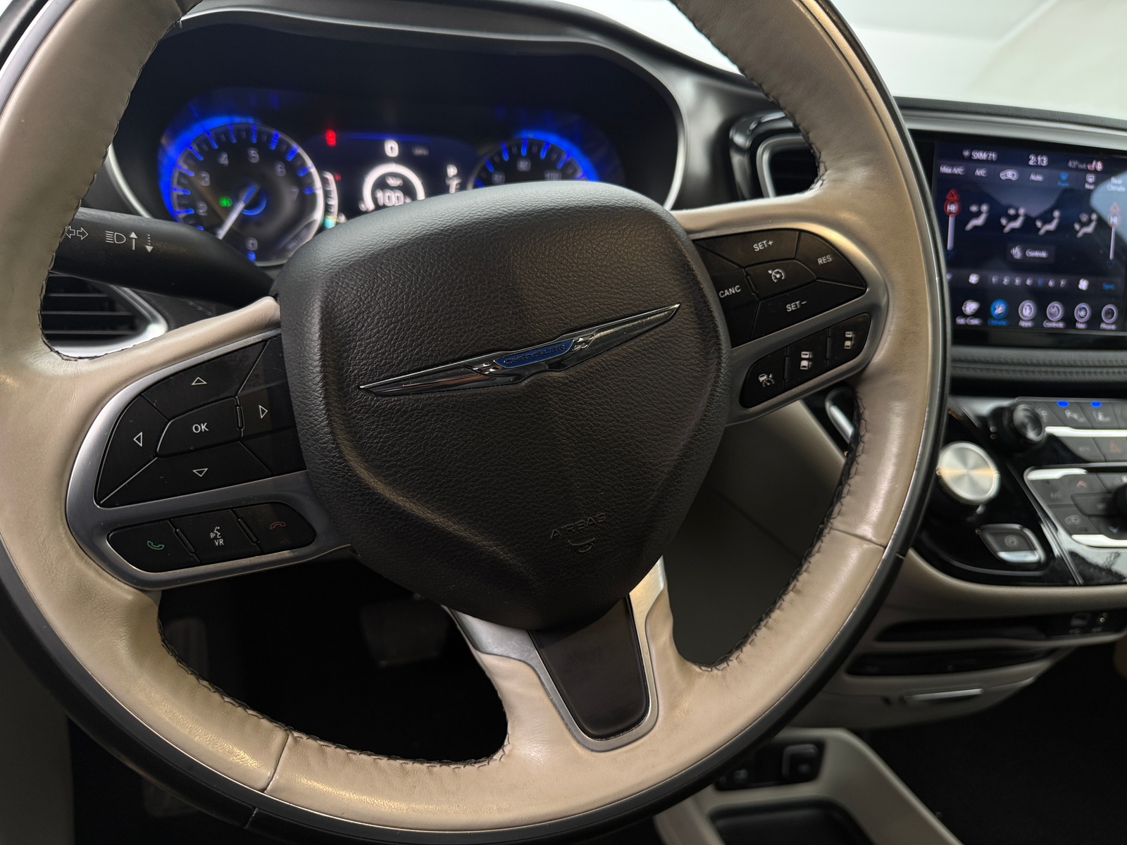 Thumbnail: 2019 Chrysler Pacifica - 4