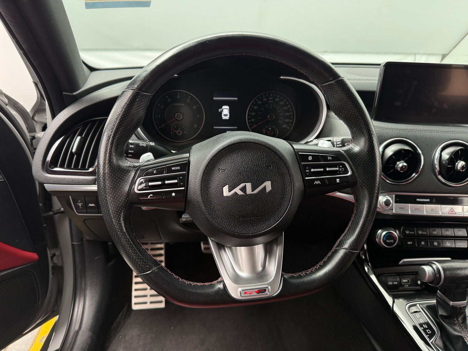 Thumbnail: 2022 Kia Stinger - 4