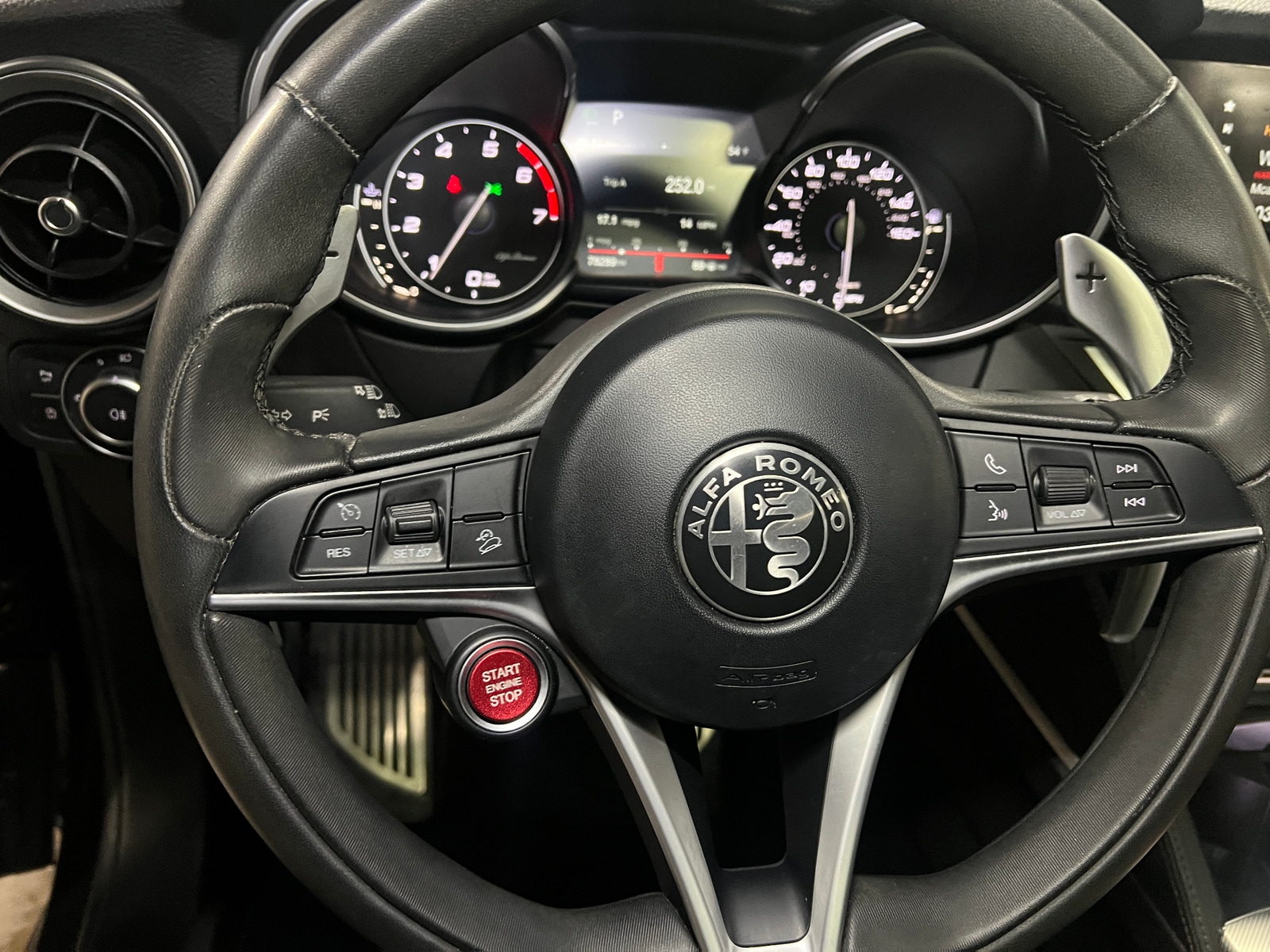 Thumbnail: 2018 Alfa Romeo Stelvio - 4