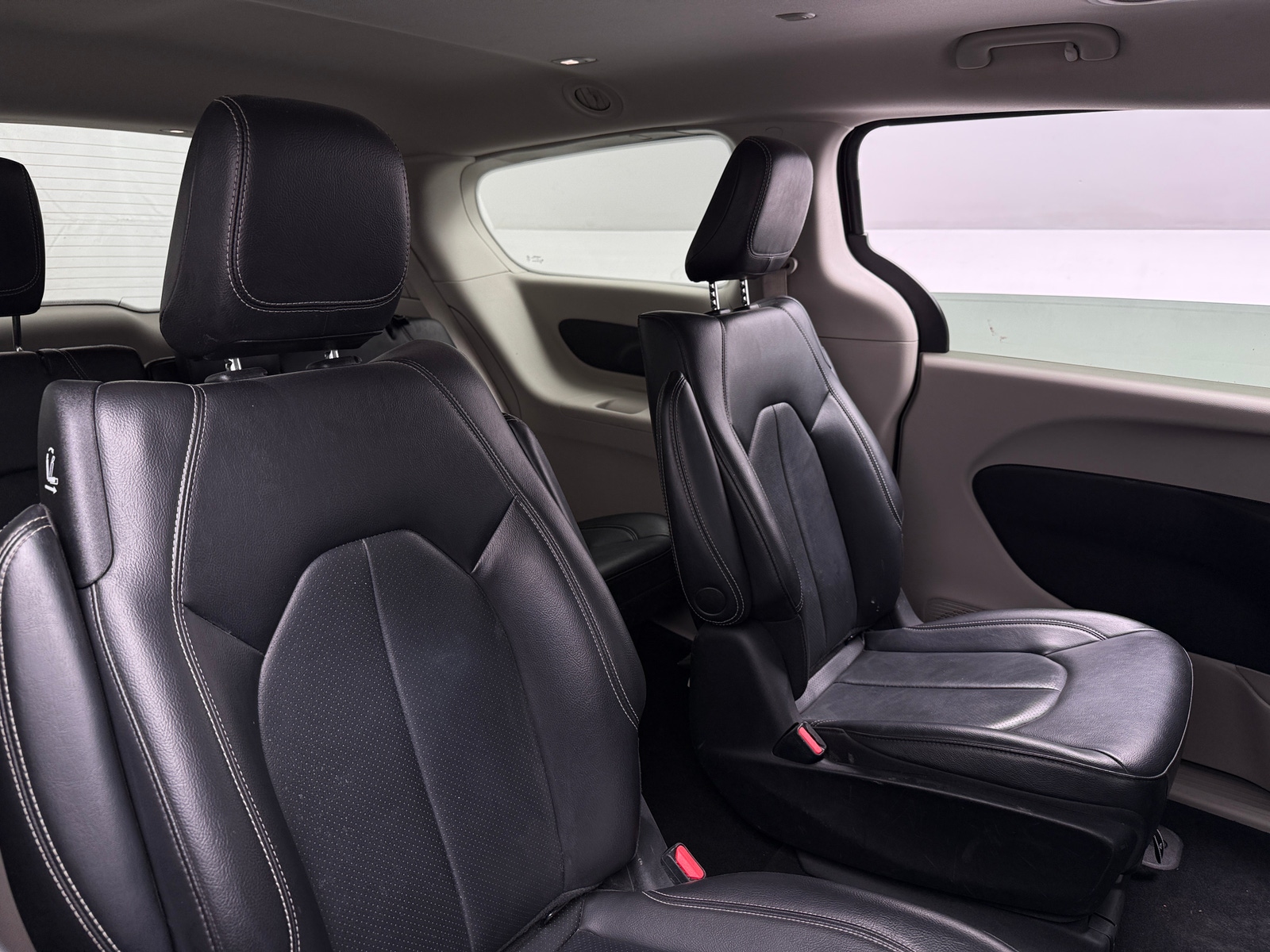 Thumbnail: 2022 Chrysler Pacifica - 5