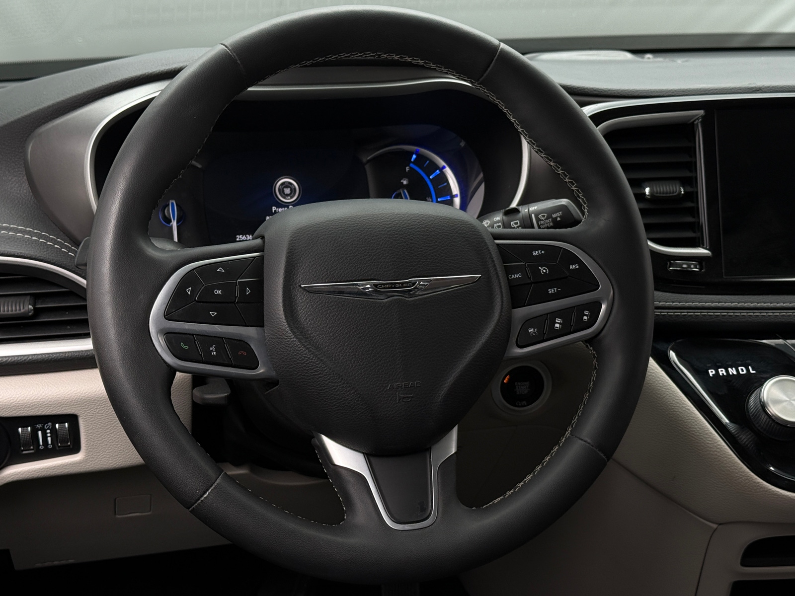 Thumbnail: 2022 Chrysler Pacifica - 4