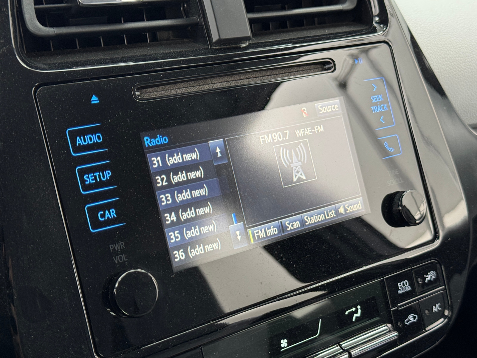 Thumbnail: 2017 Toyota Prius - 4