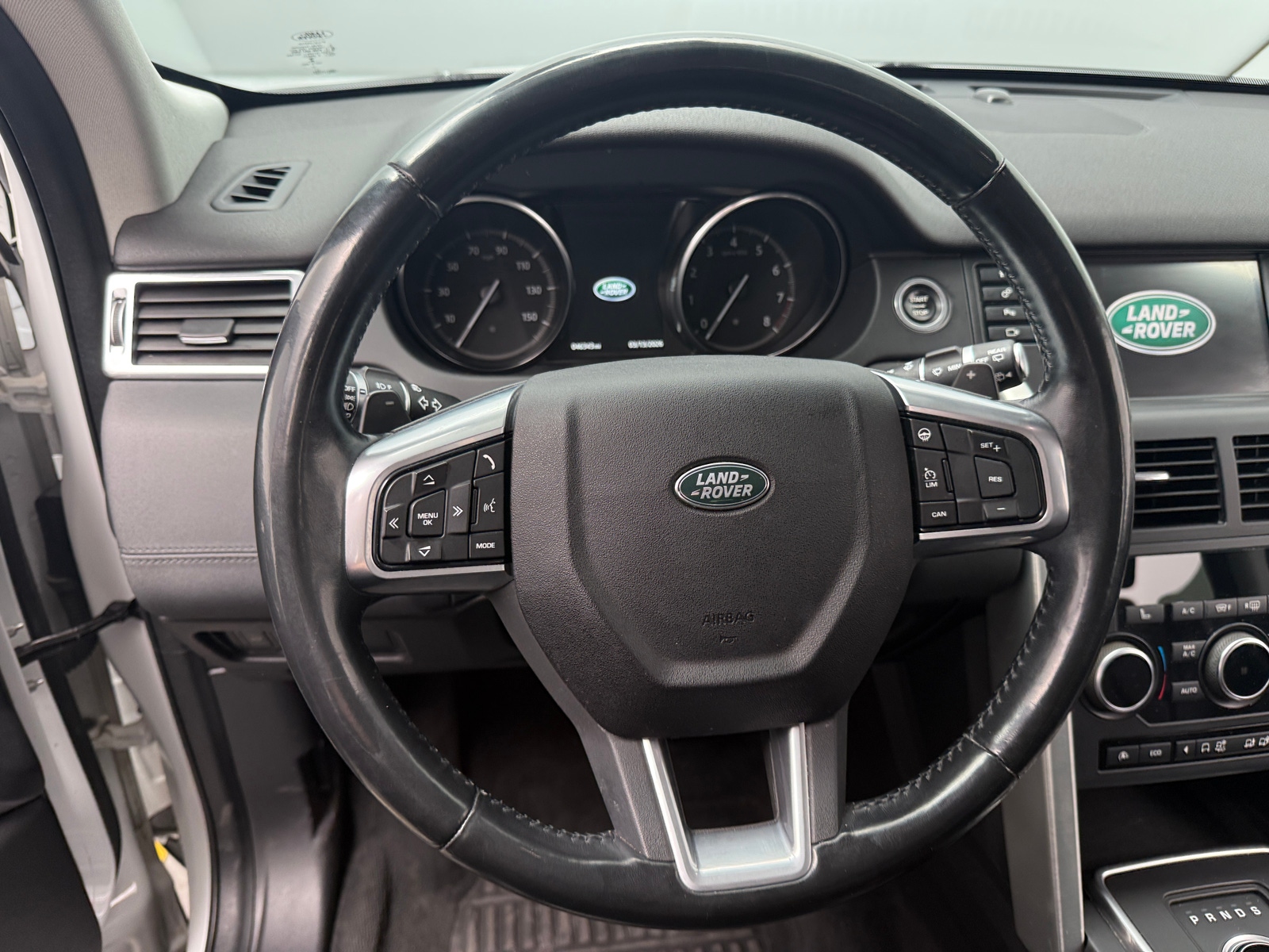 Thumbnail: 2017 Land Rover Discovery Sport - 4