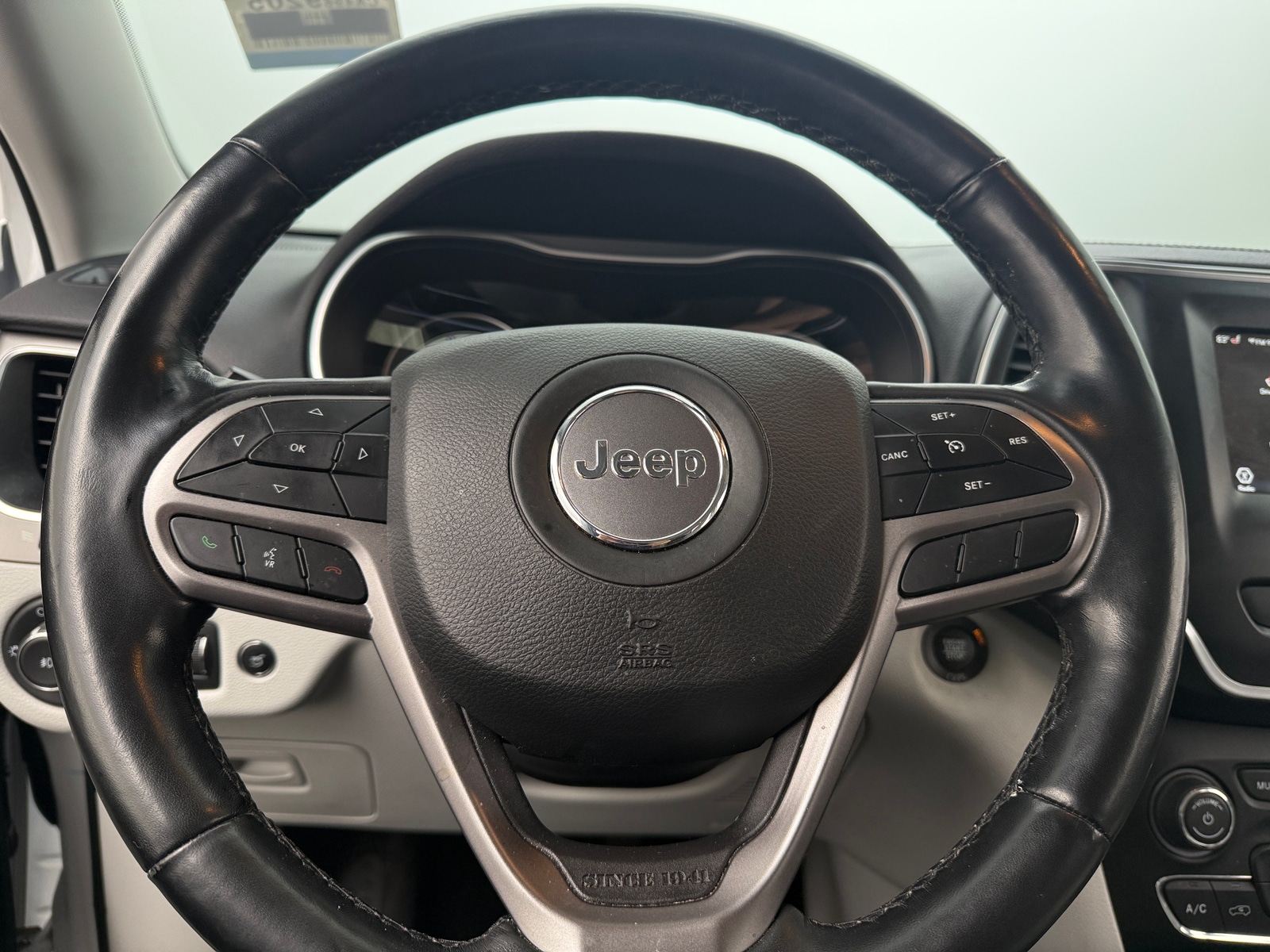 Thumbnail: 2020 Jeep Cherokee - 4