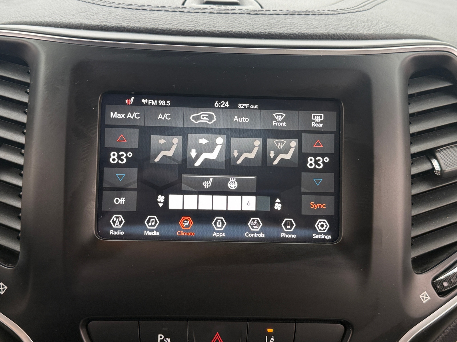 Thumbnail: 2020 Jeep Cherokee - 3