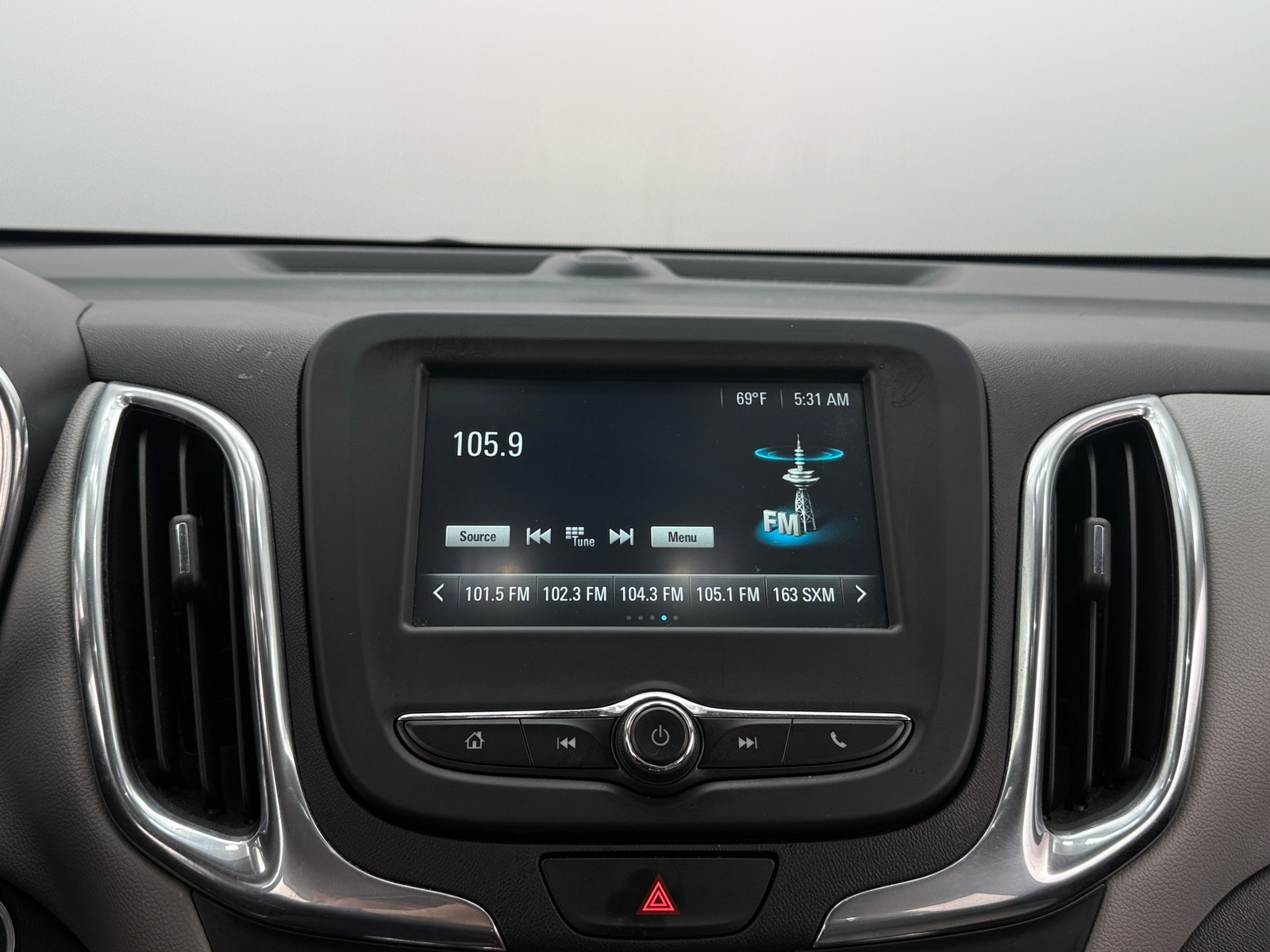 Thumbnail: 2018 Chevrolet Equinox - 4