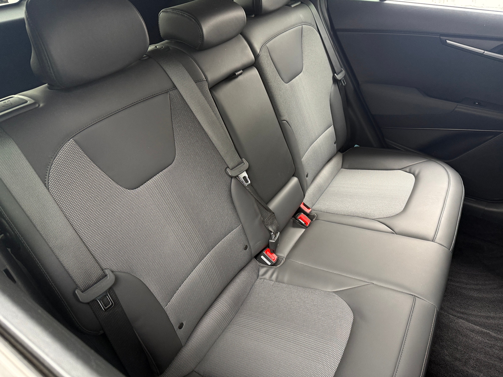 Thumbnail: 2023 Kia Niro - 5