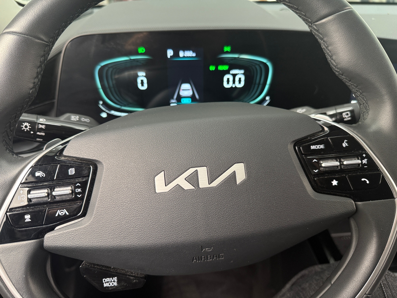 Thumbnail: 2023 Kia Niro - 4