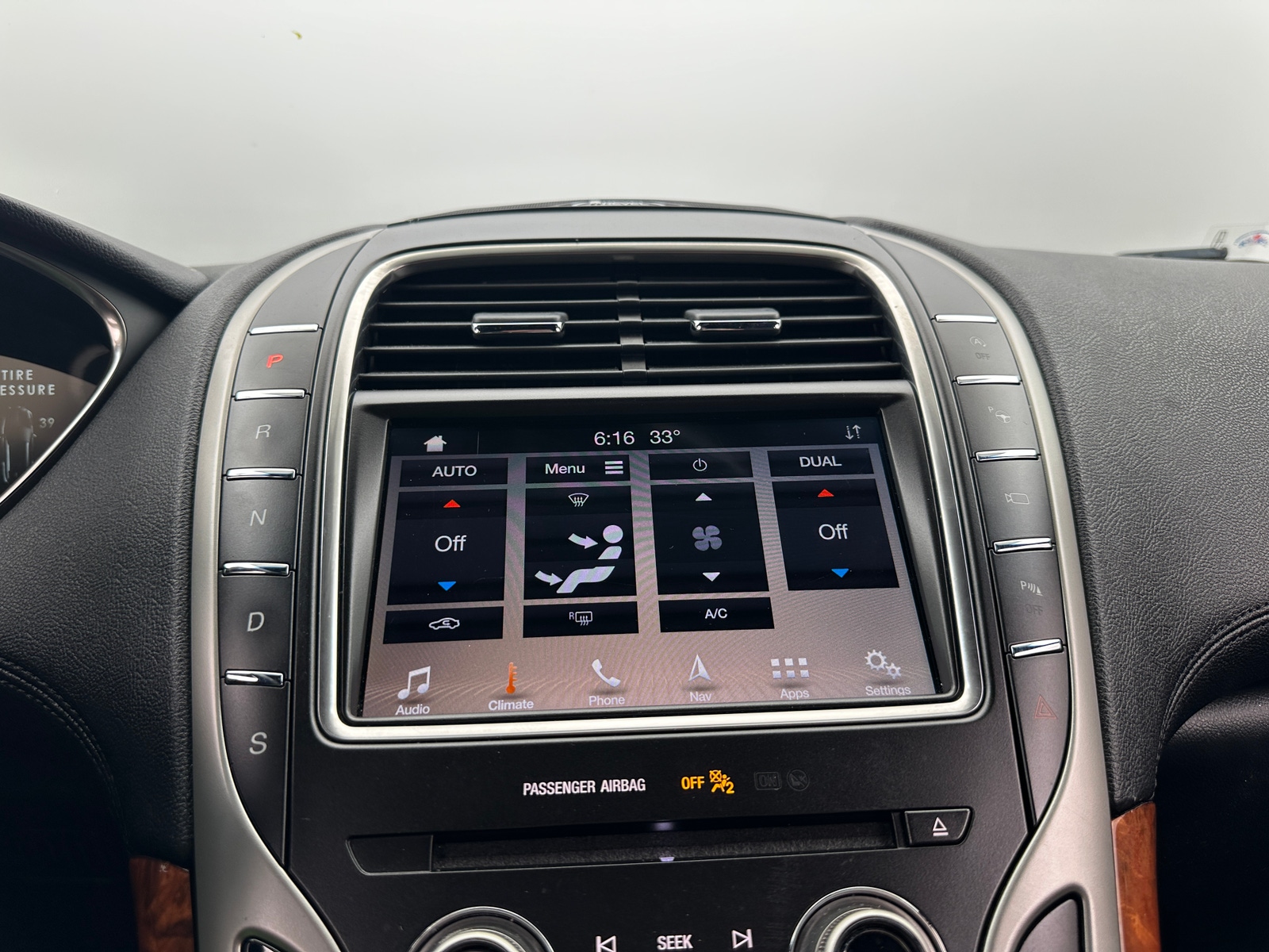 Thumbnail: 2019 Lincoln Nautilus - 3